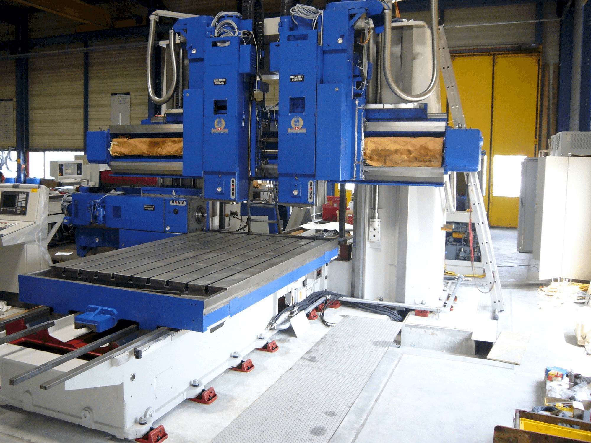 A Waldrich Coburg gép elölnézete