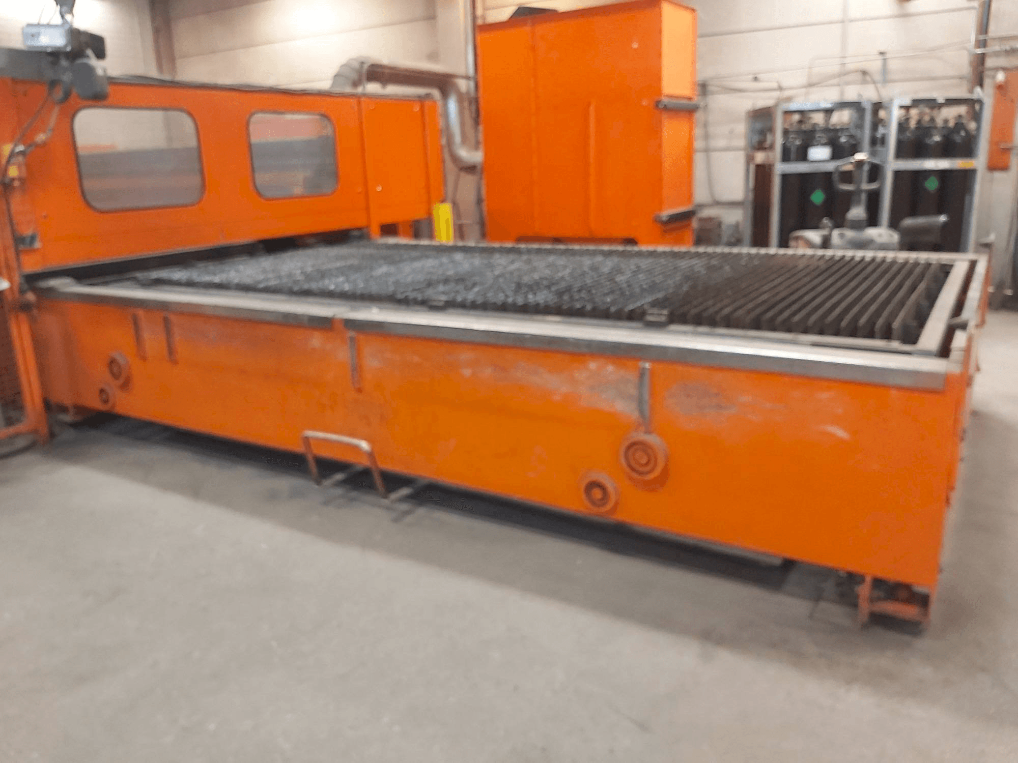 A Bystronic BTL 4020 gép elölnézete