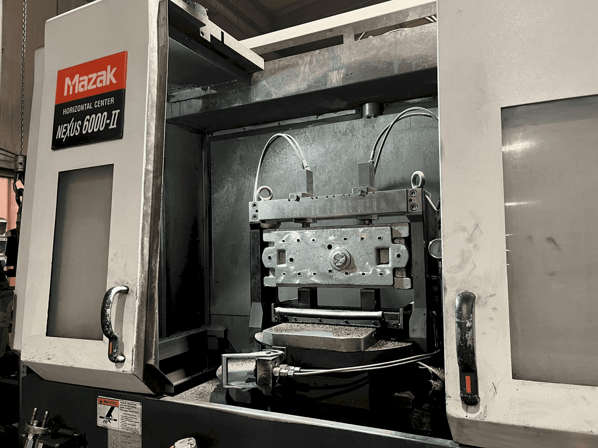 A Mazak HI Nexus 6000 II gép oldalnézete