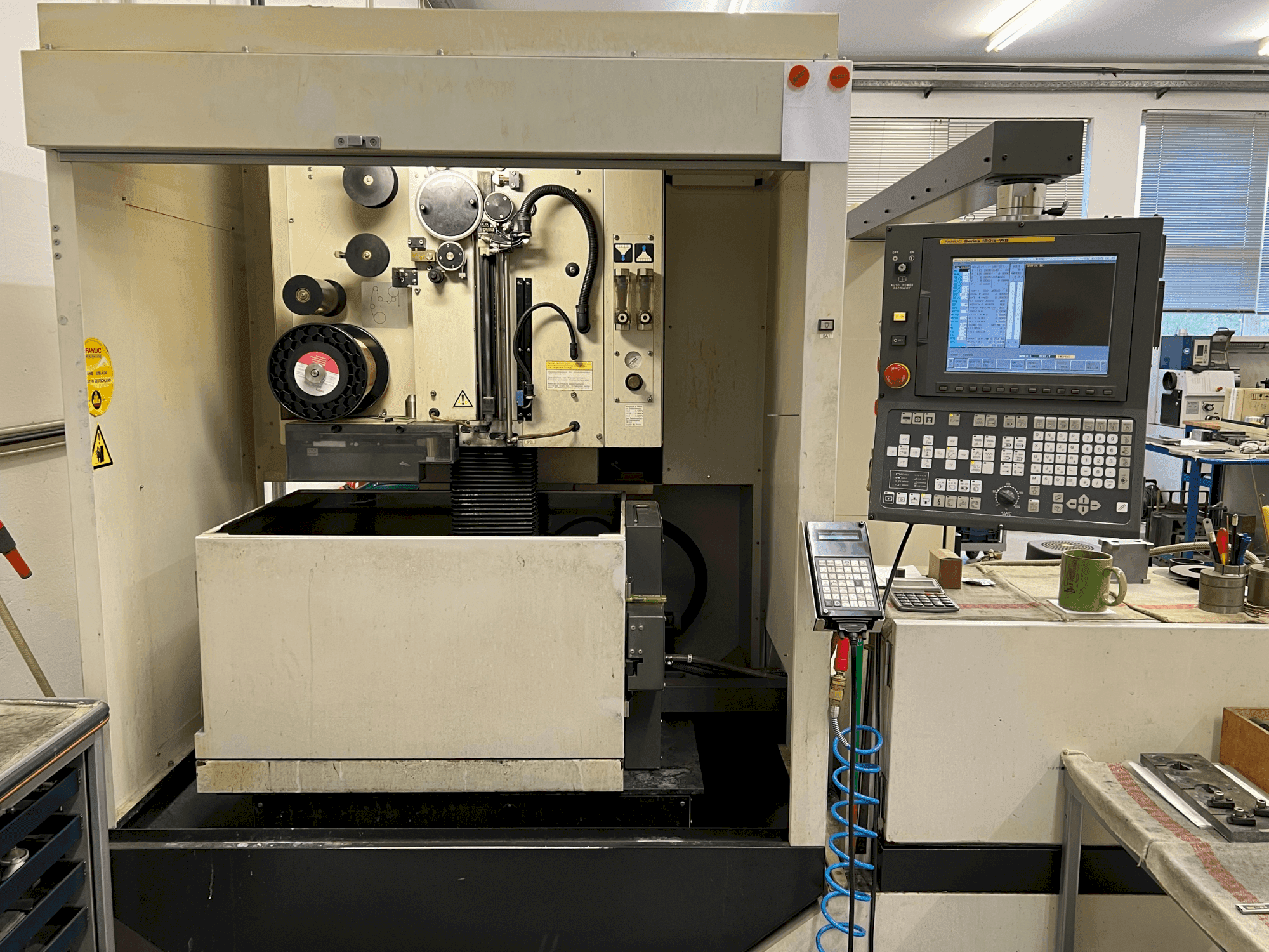 A FANUC Alpha-0iC gép elölnézete