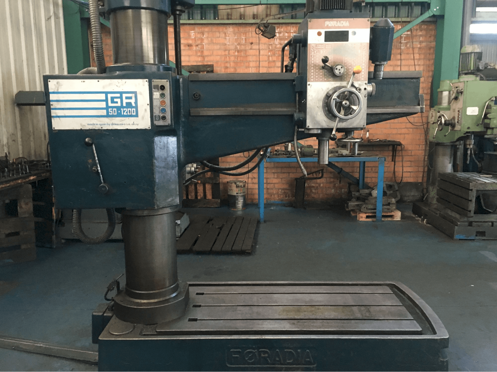 A FORADIA GR 50/1200 gép jobb oldali nézete