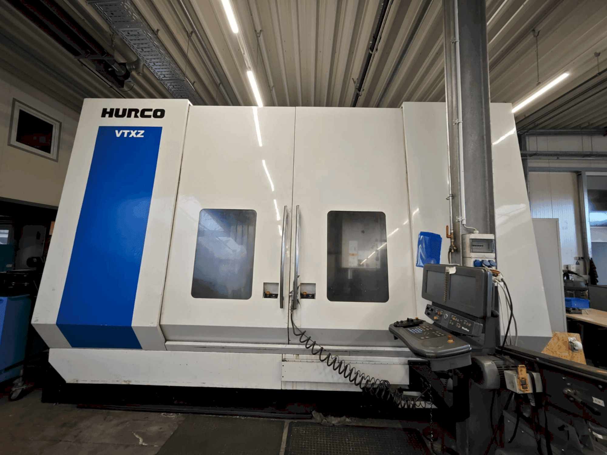 A Hurco VTXZ gép elölnézete