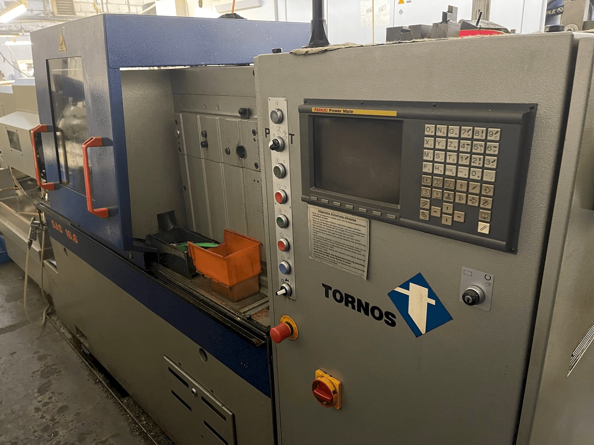 A TORNOS SAS 16.6 gép elölnézete