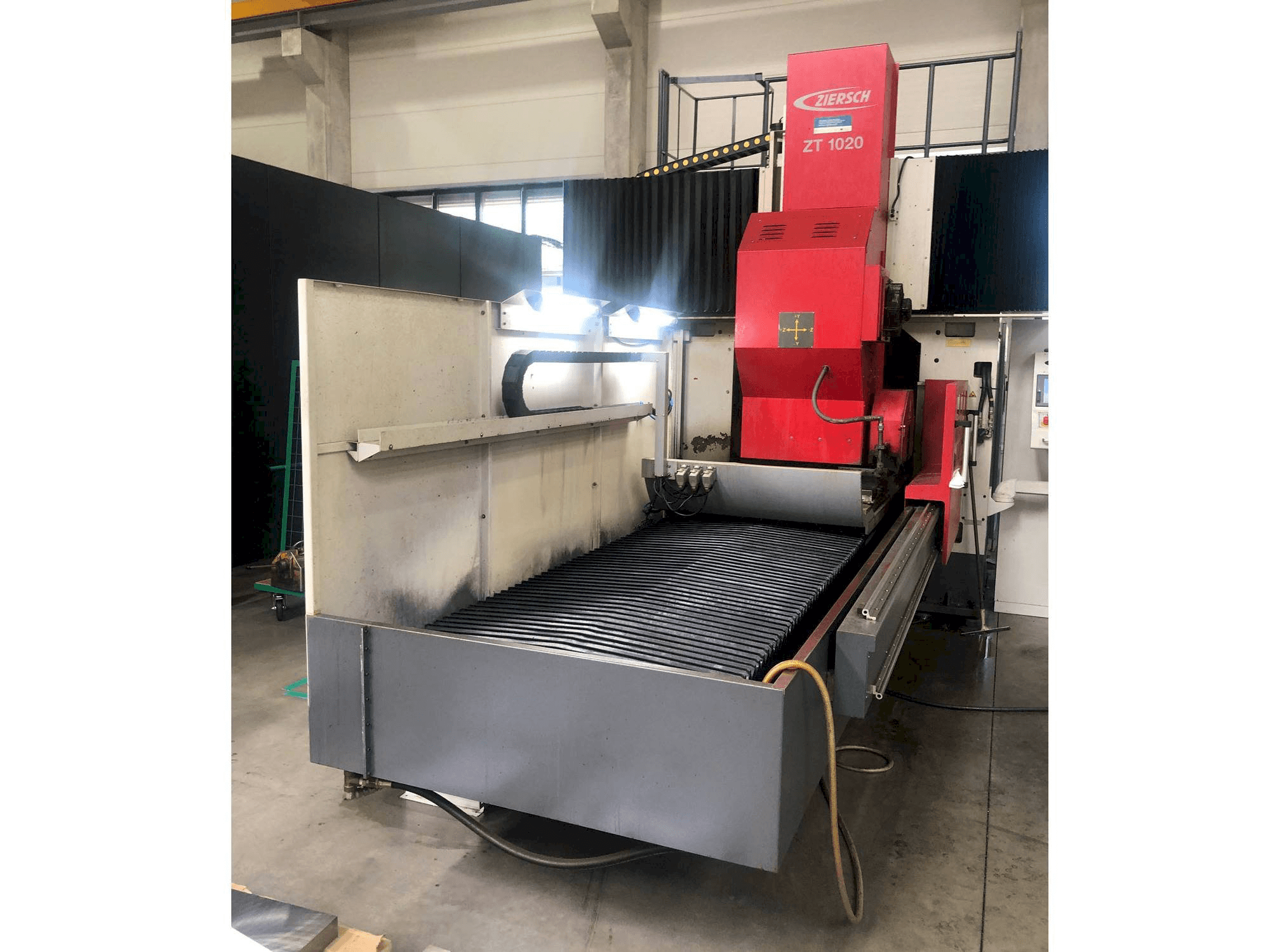 A Ziersch ZT 1020 gép elölnézete