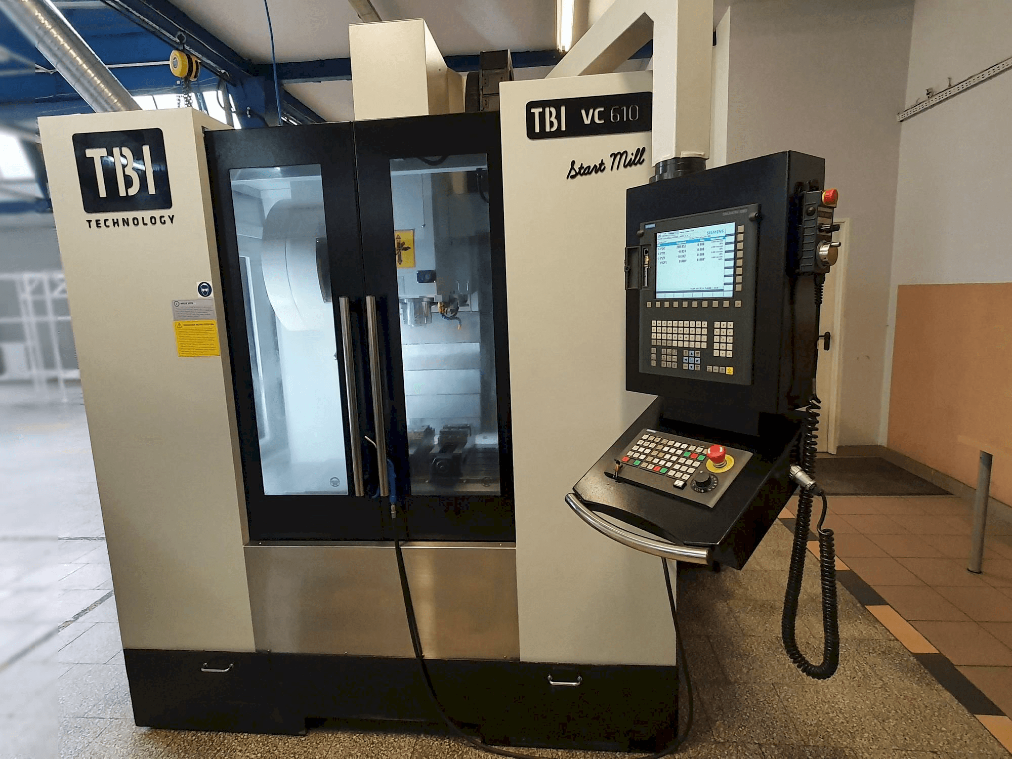 A TBI VC610 Start Mill gép elölnézete