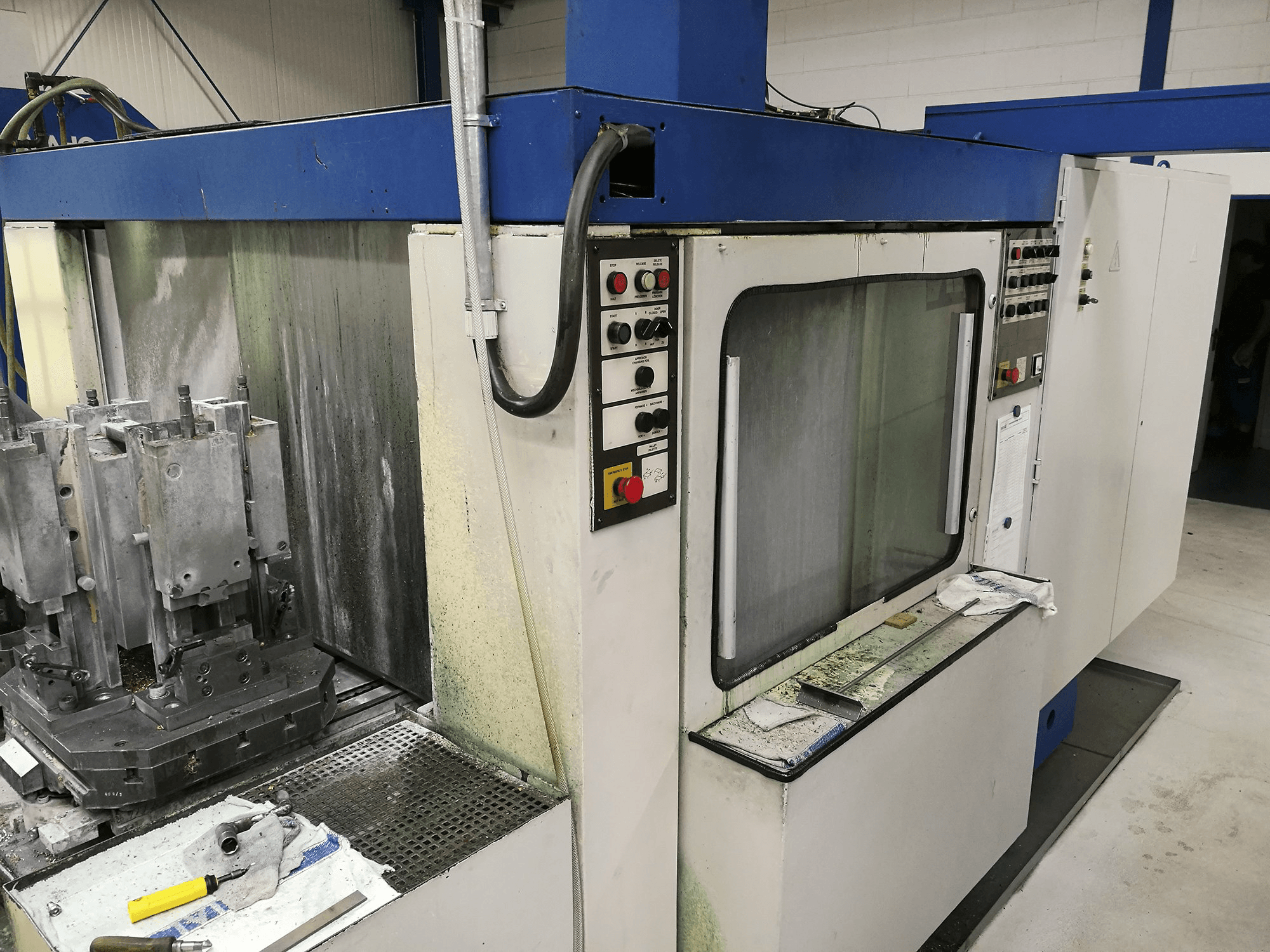 A Hueller Hille NBH 70 gép bal oldali nézete