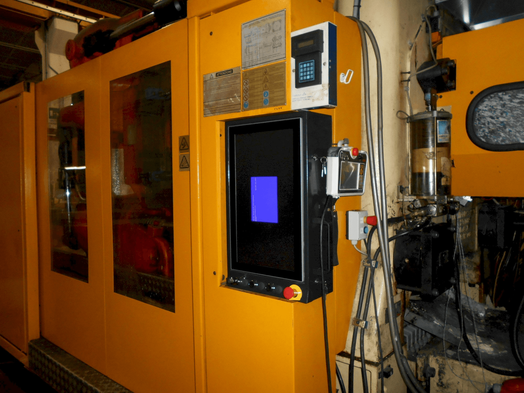 A Husky ELL 750 RS 120/110 gép elölnézete