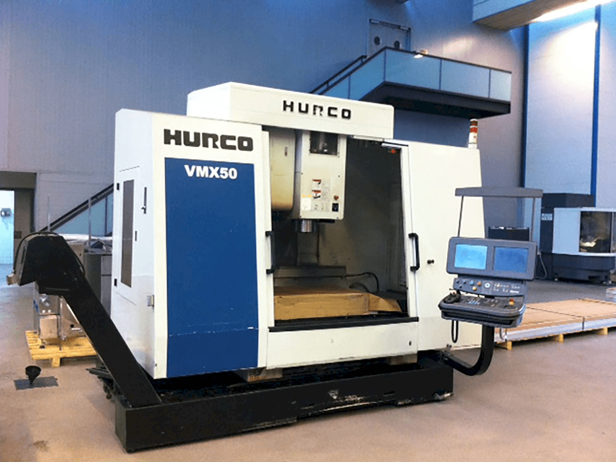 A Hurco VMX 50/40T gép elölnézete