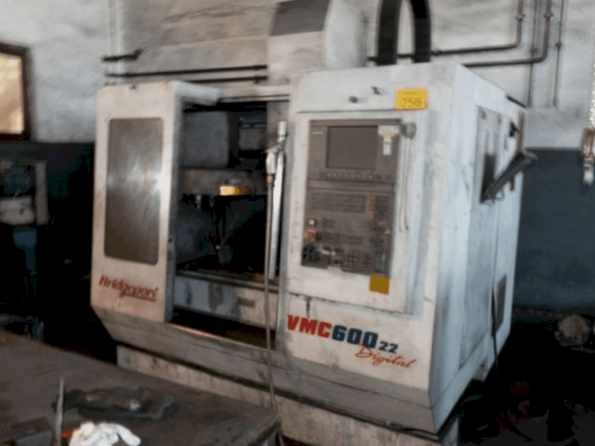 A Bridgeport CMV600 22 digital gép elölnézete