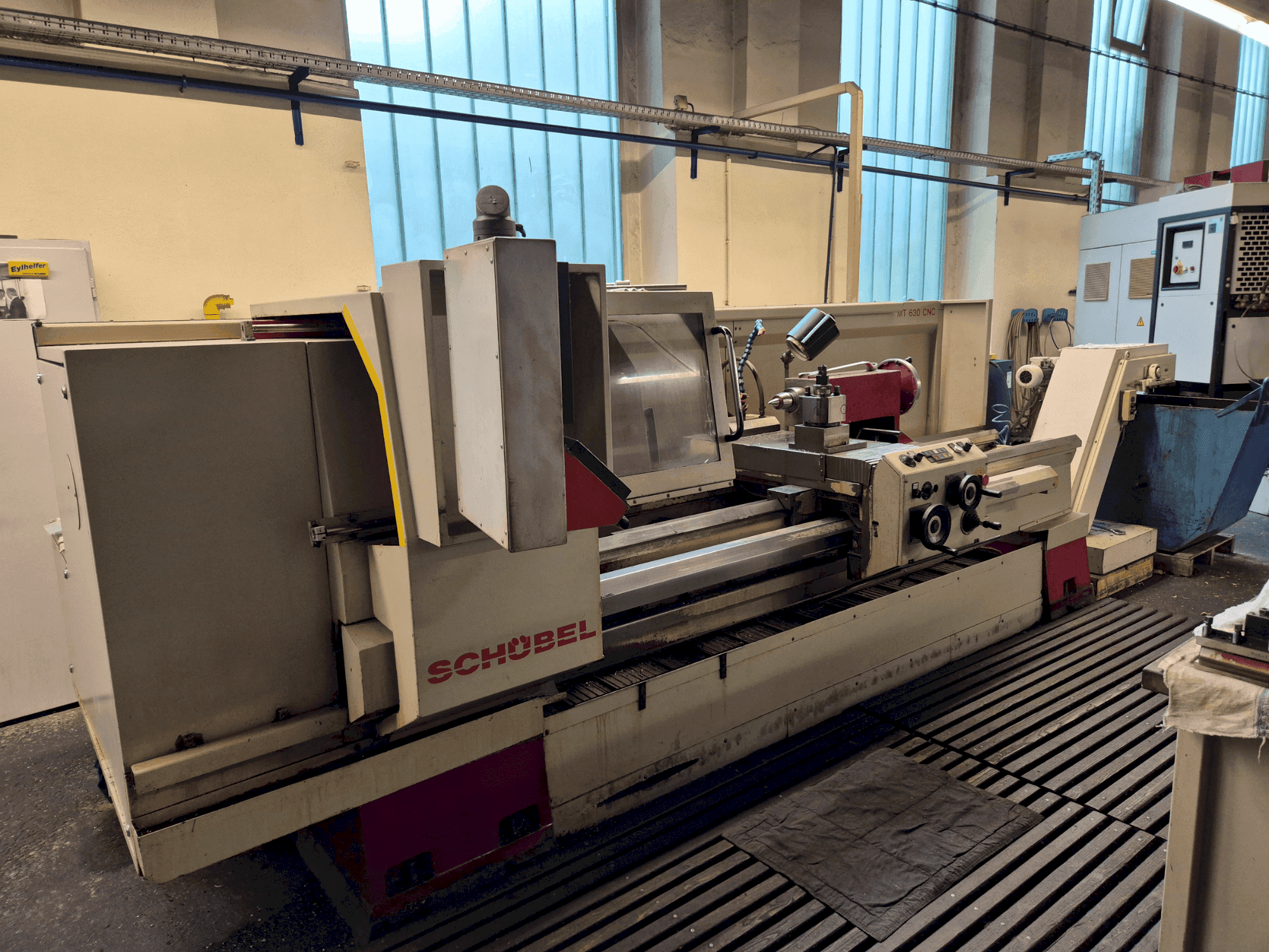 A SCHÜBEL MT 630 CNC gép elölnézete