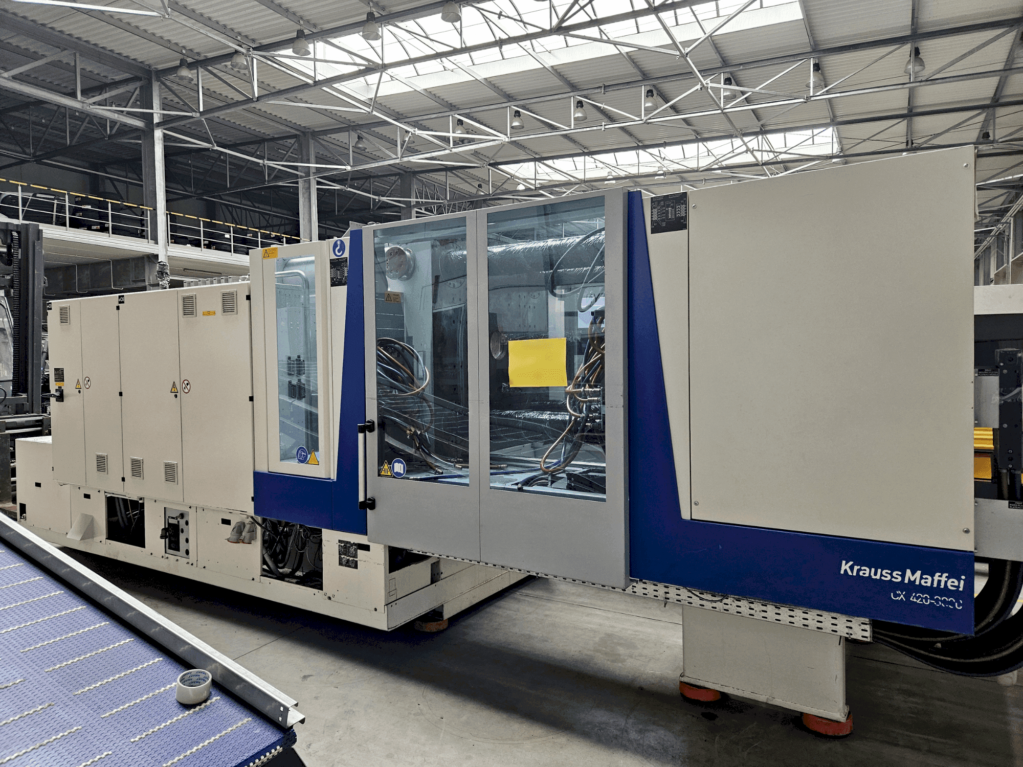A Krauss Maffei 420-3000 CX gép elölnézete