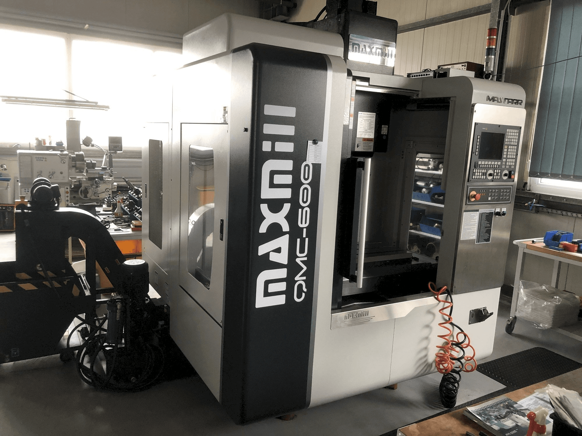 A MAXMILL QMC-600 gép elölnézete