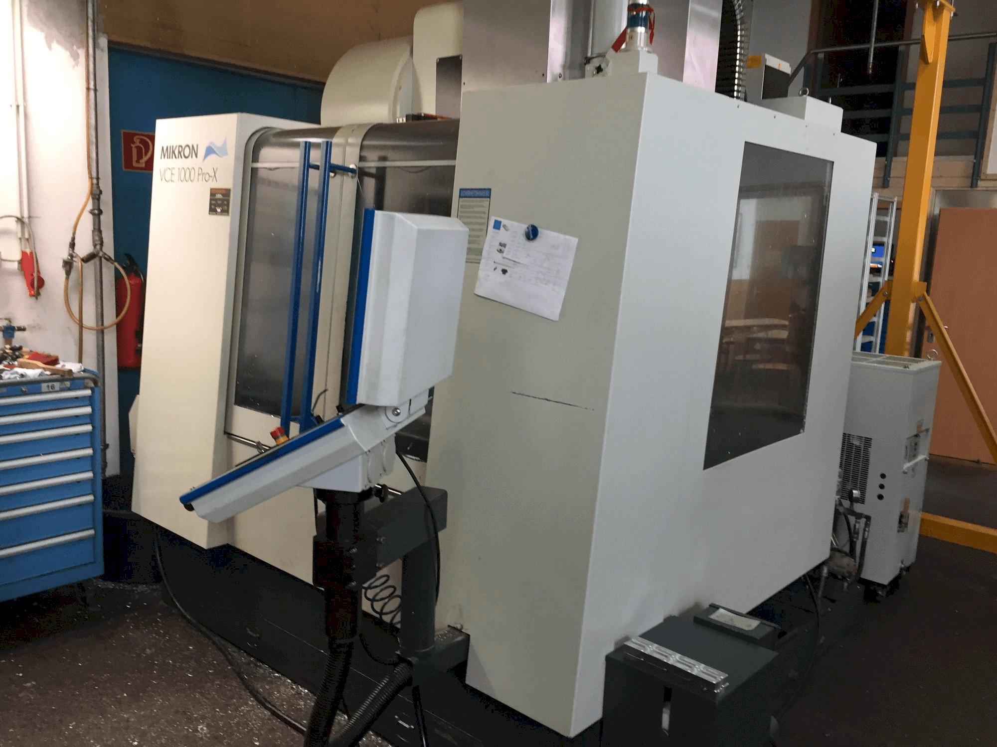 A MIKRON VCE 1000 Pro-X gép elölnézete