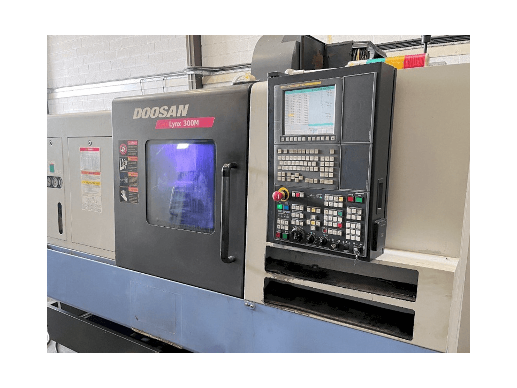 A Doosan Lynx 300M gép elölnézete