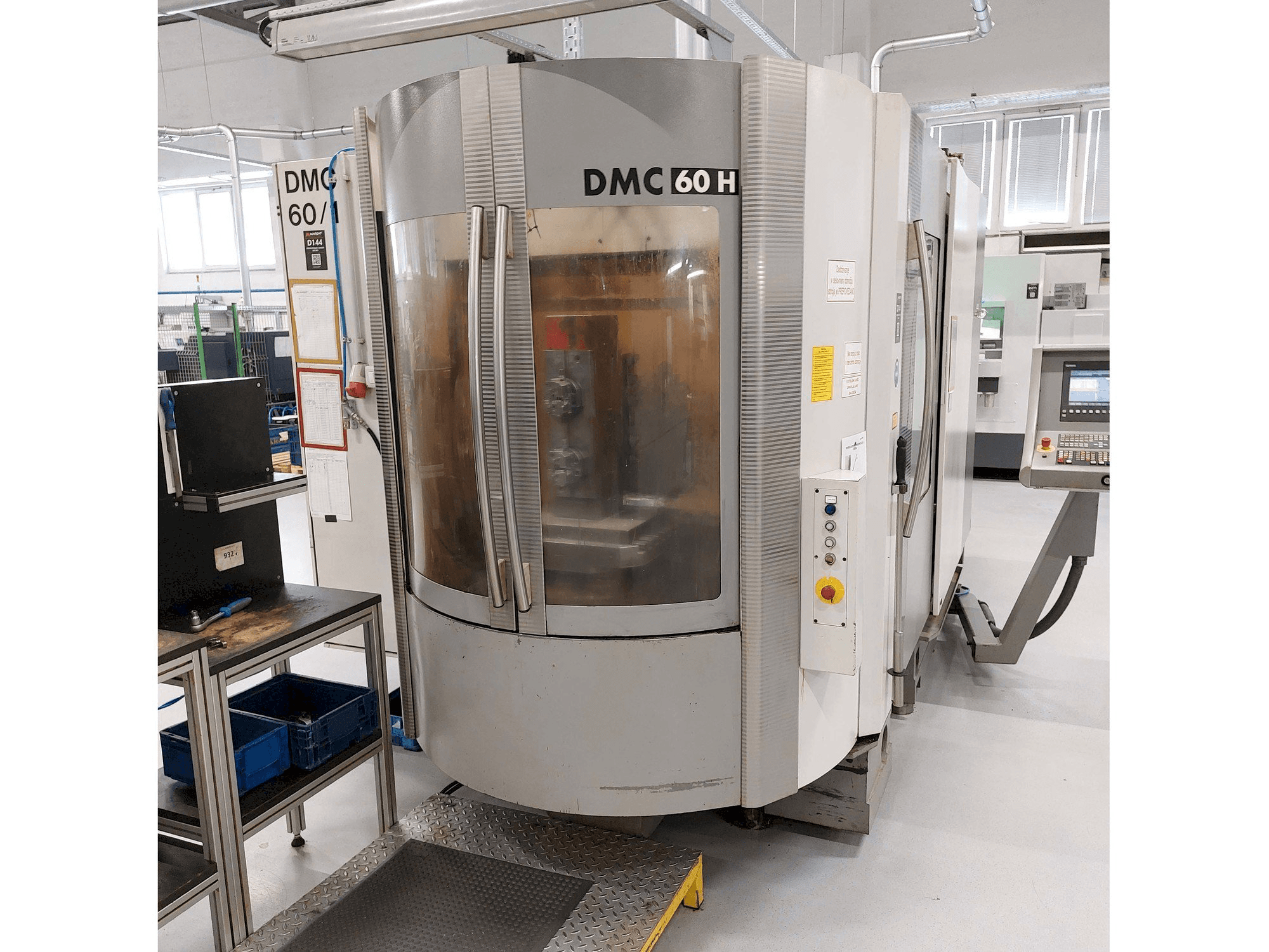 A DECKEL MAHO DMC 60H gép elölnézete
