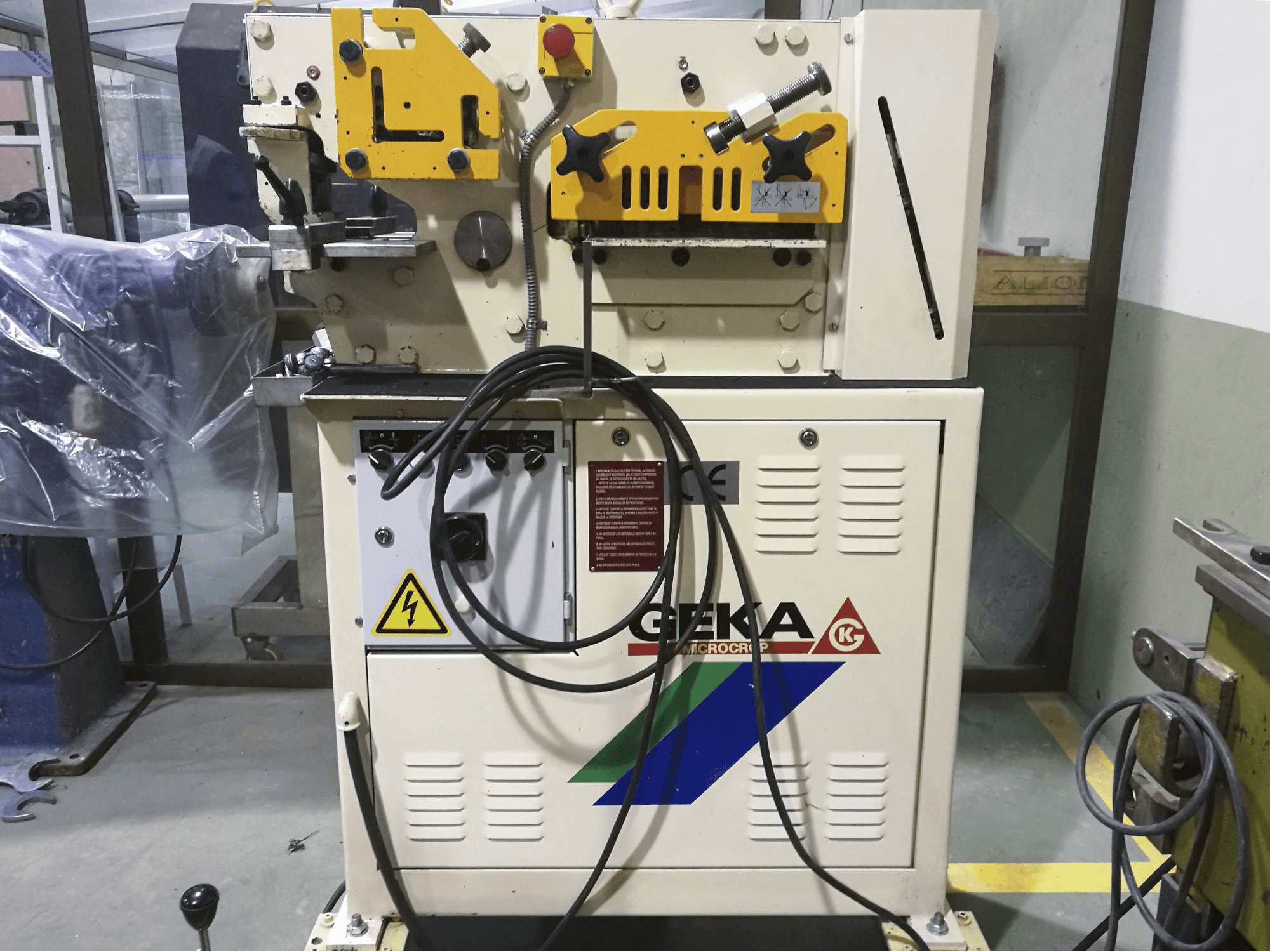 A GEKA MICROCROP gép elölnézete
