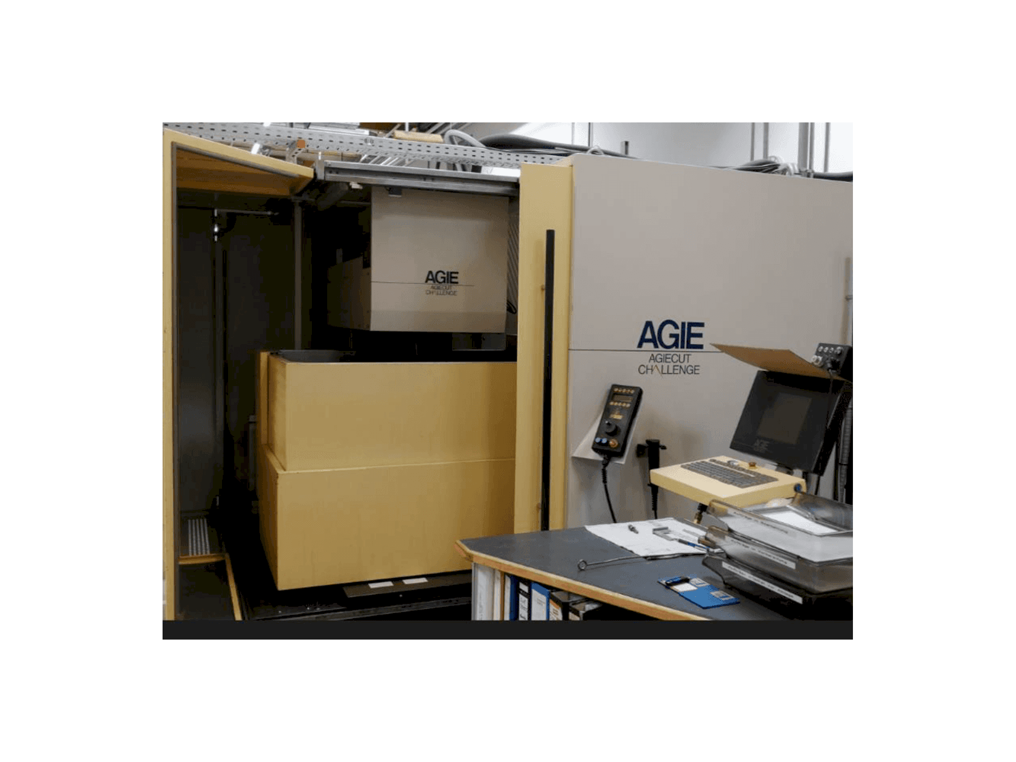 A AGIE AGIECUT CHALLENGE 3 gép elölnézete