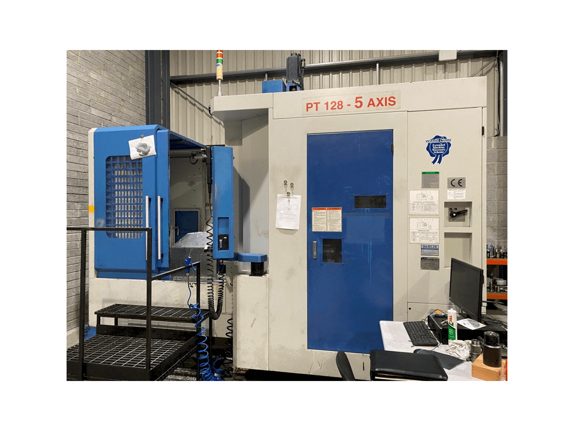 A DAH LIH PT128 gép elölnézete