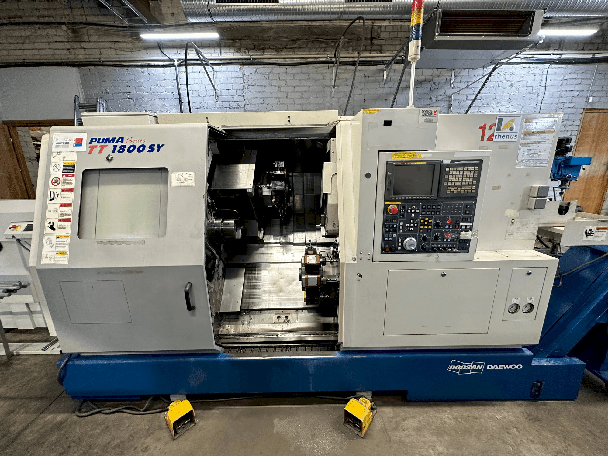 A DOOSAN TT1800SY gép elölnézete