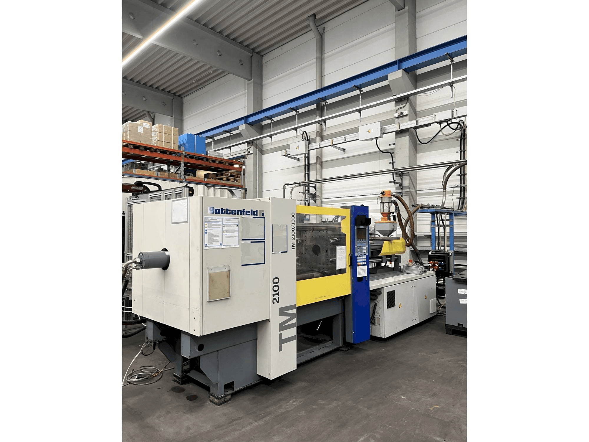 A Battenfeld TM2100/1300 gép elölnézete