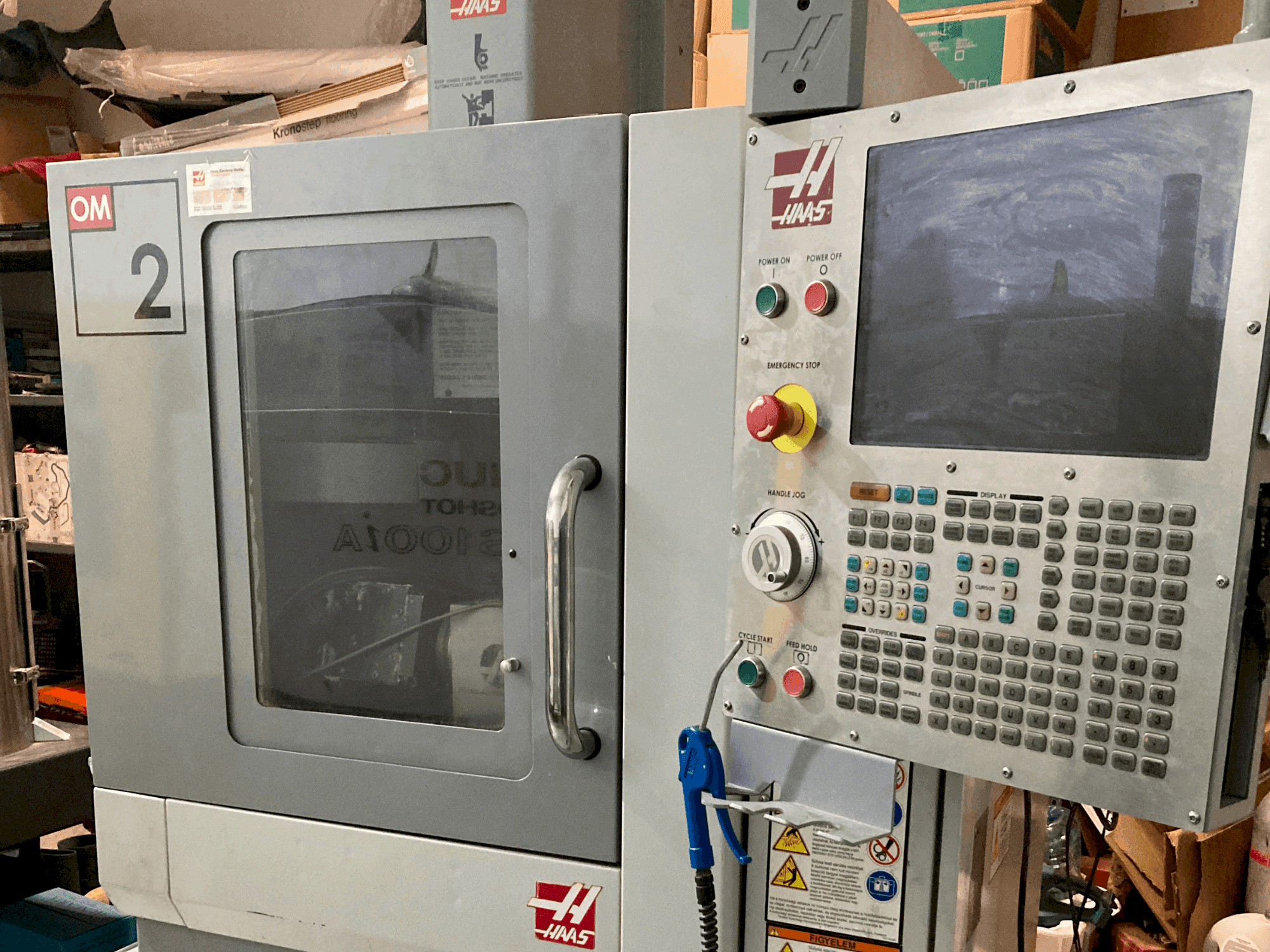 A HAAS OM-2A gép elölnézete
