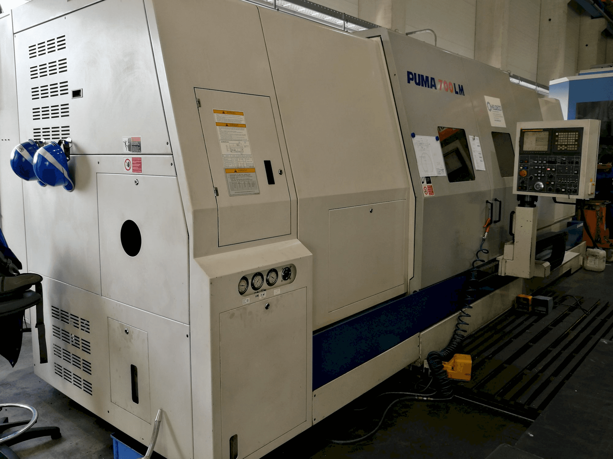 A Doosan Puma 700 LM gép bal oldali nézete