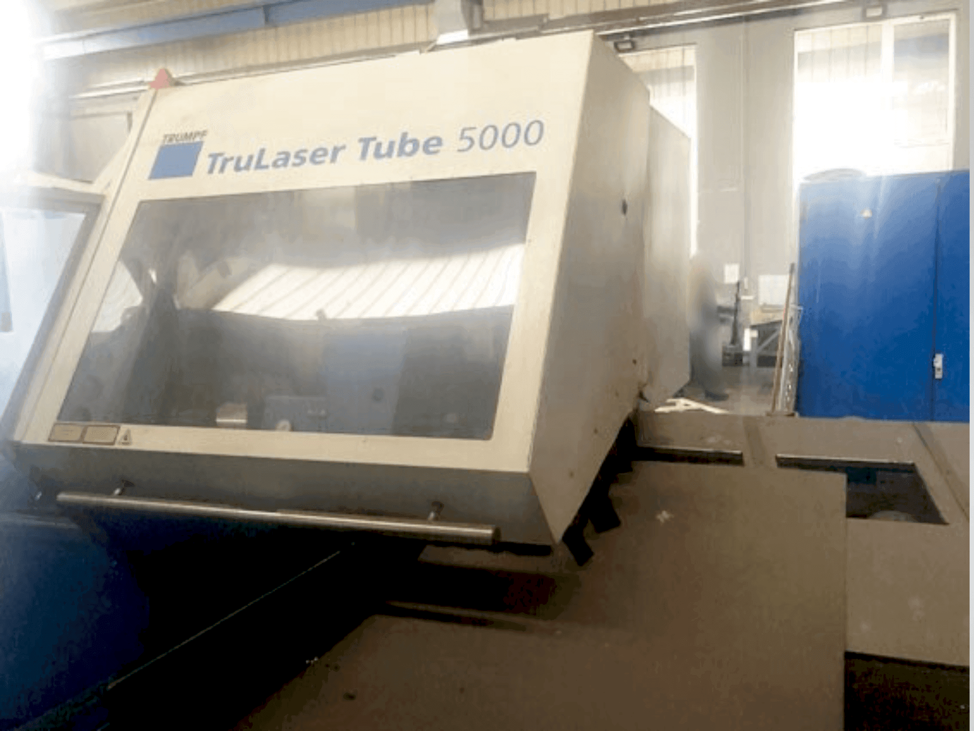 A TRUMPF tru laser tube 5000 gép elölnézete