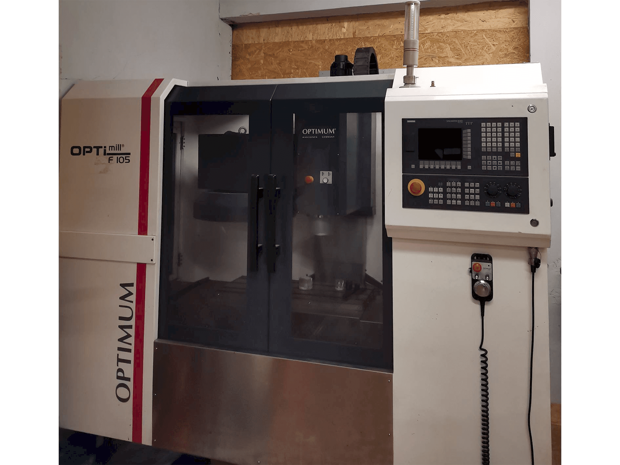 A Optimum F105 gép elölnézete