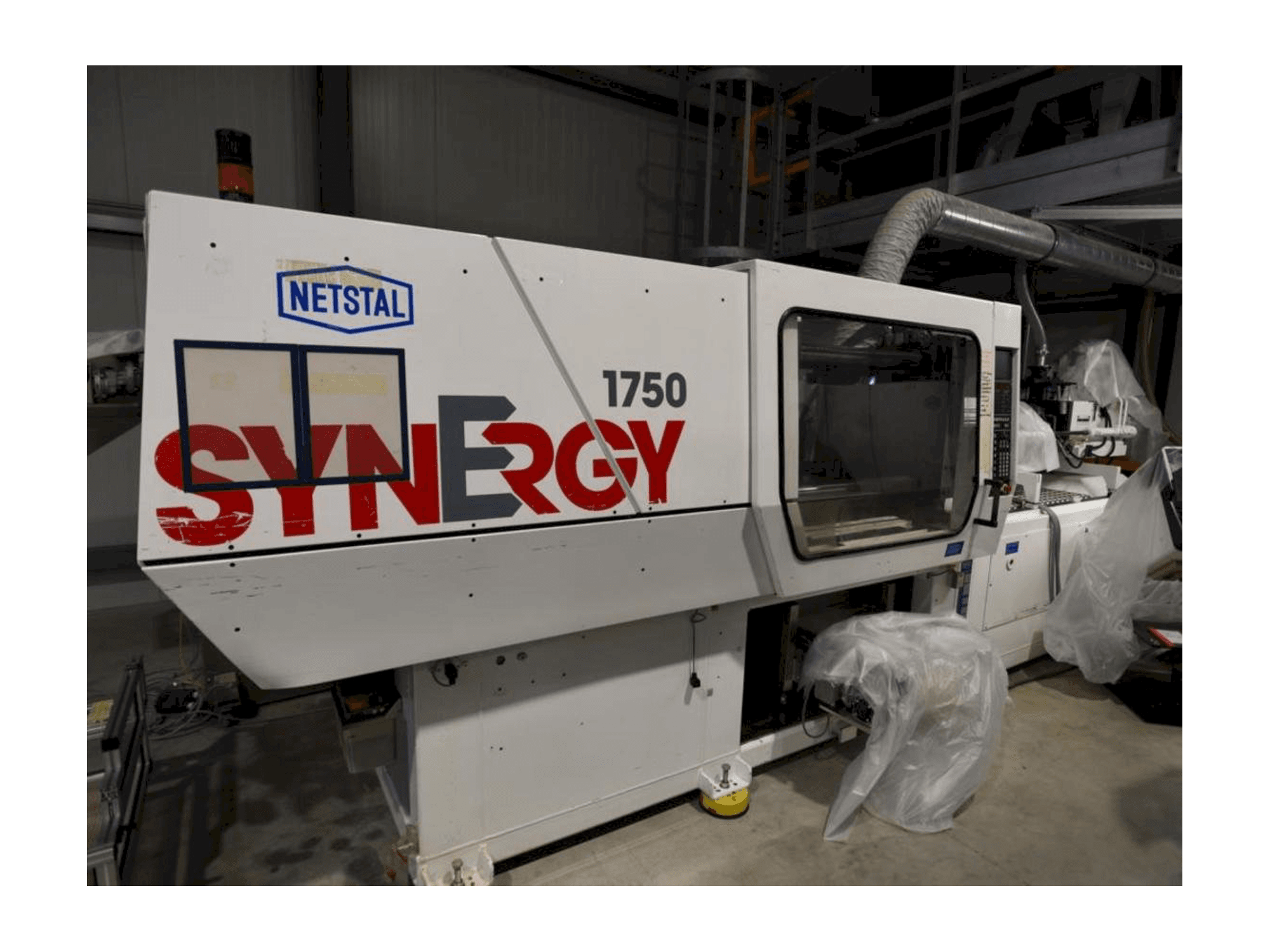 A Netstal SynErgy 1750-460 gép elölnézete