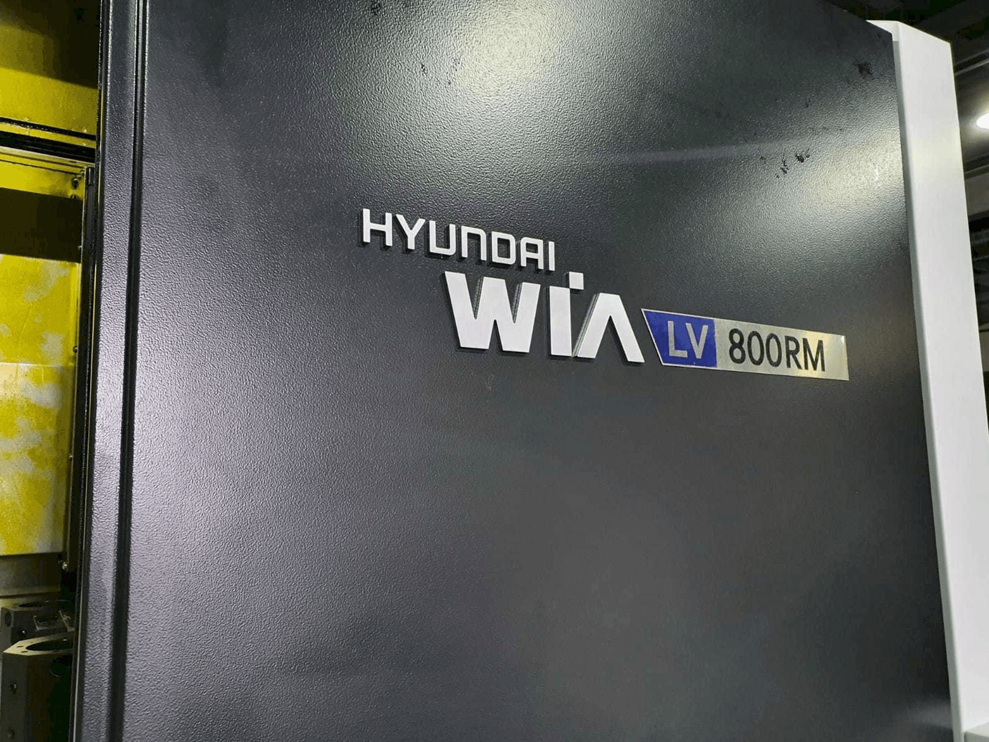 A Hyundai Wia LV800RM gép elölnézete