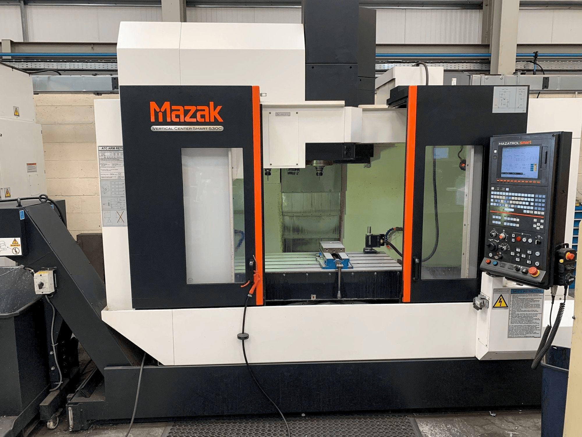 A Mazak Smart 530C gép elölnézete