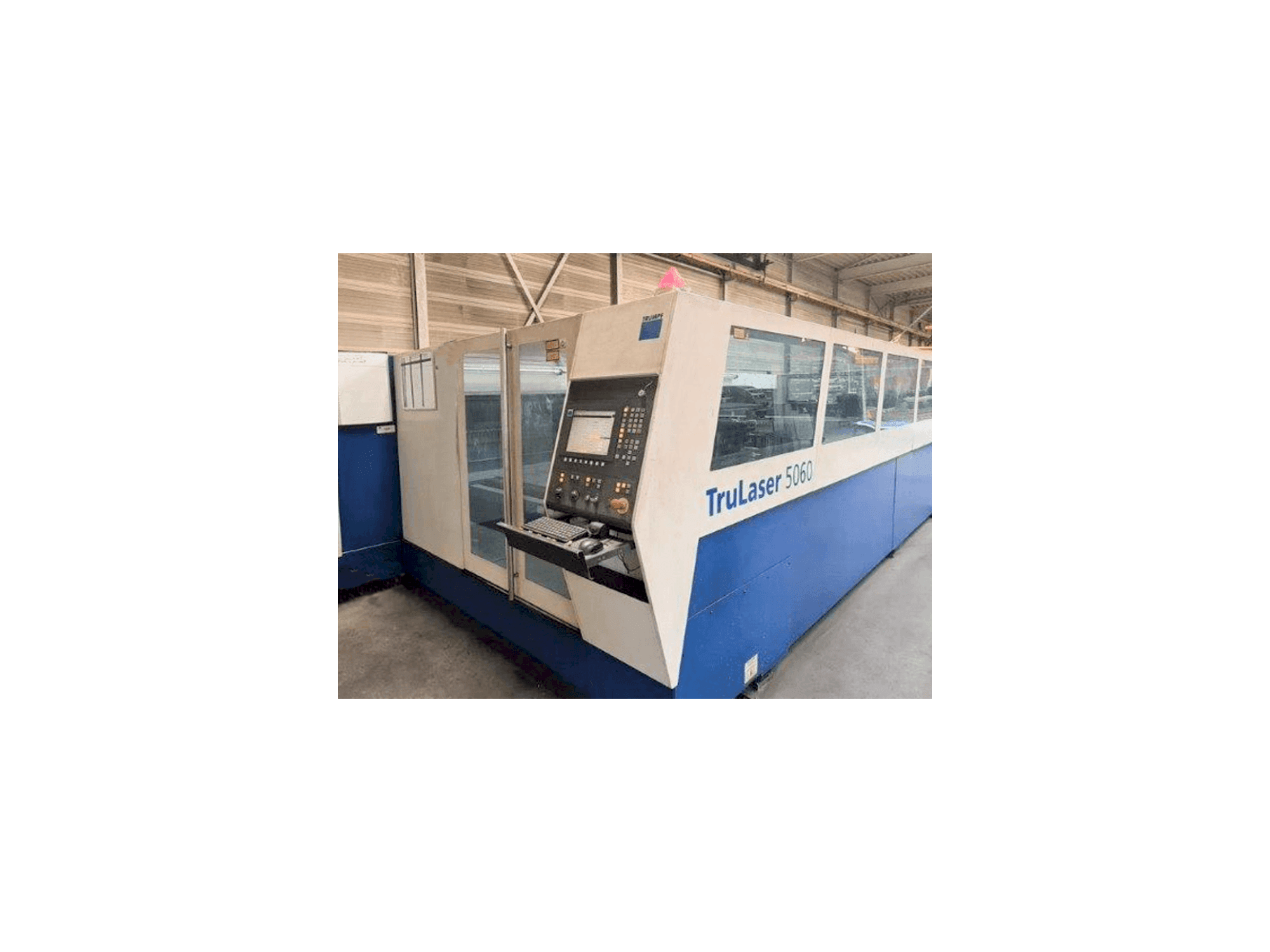 A TRUMPF TruLaser 5060 gép elölnézete