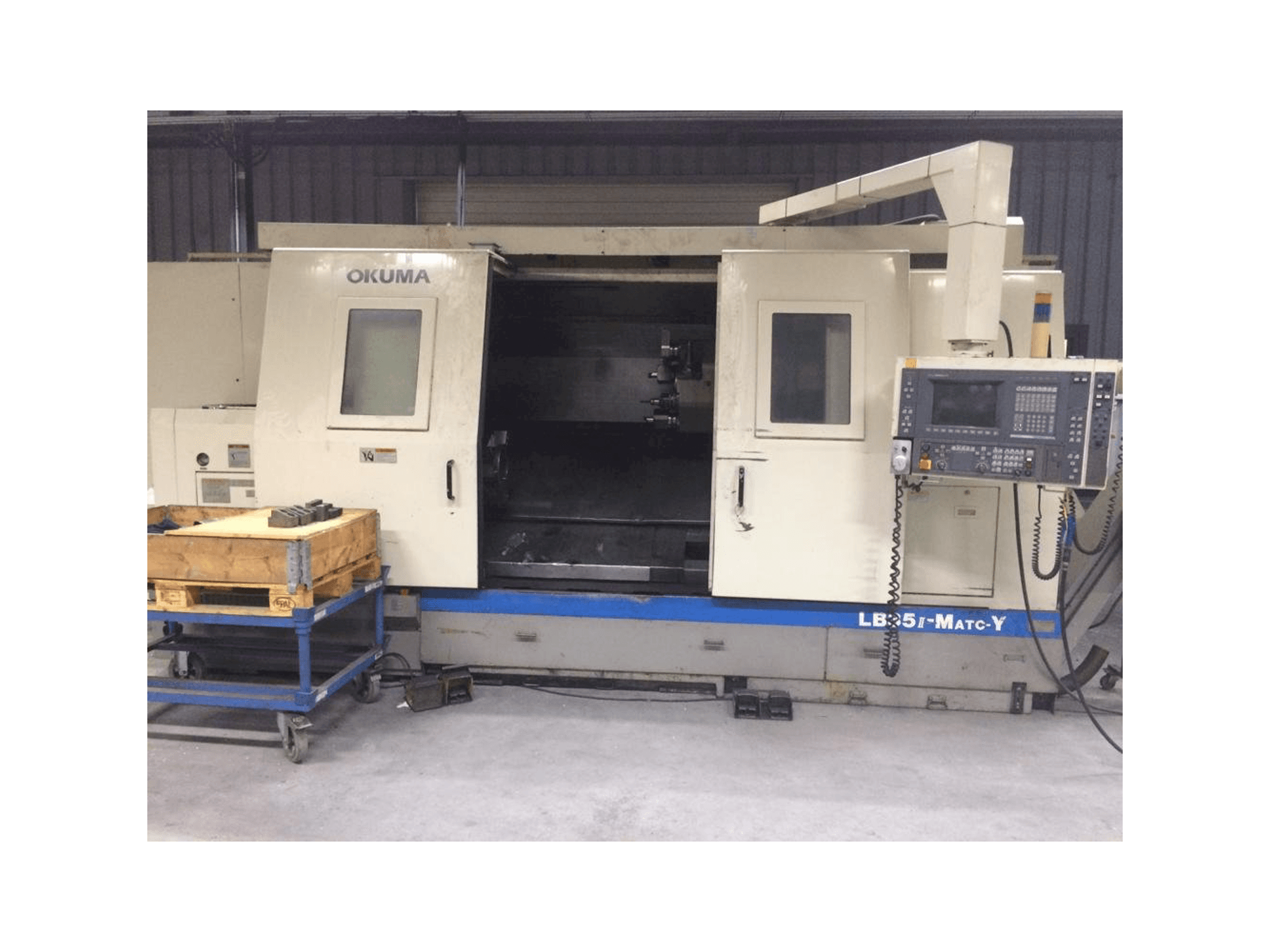 A Okuma LB35 II gép elölnézete