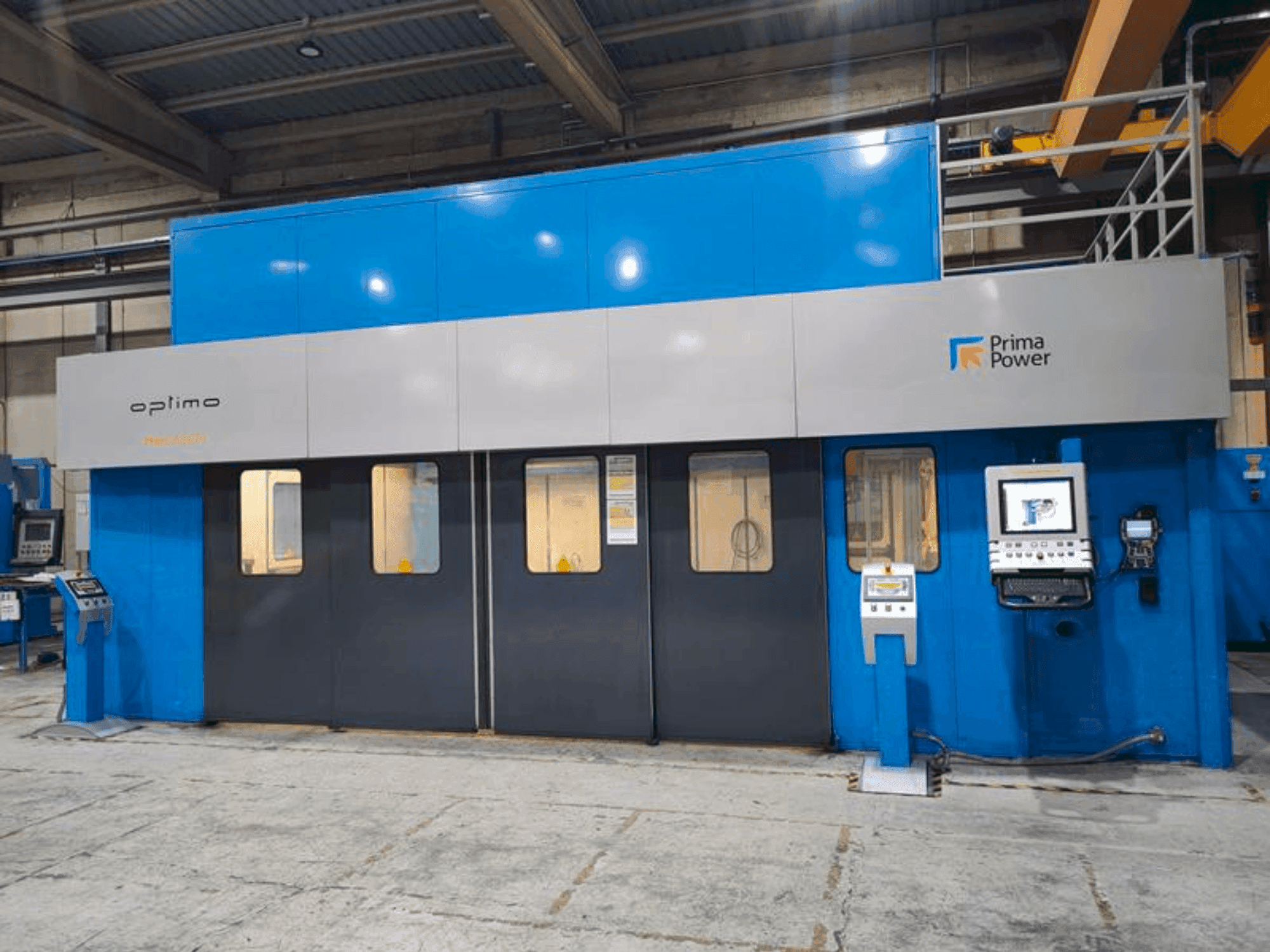 A Prima Power Optimo TheLASER gép elölnézete