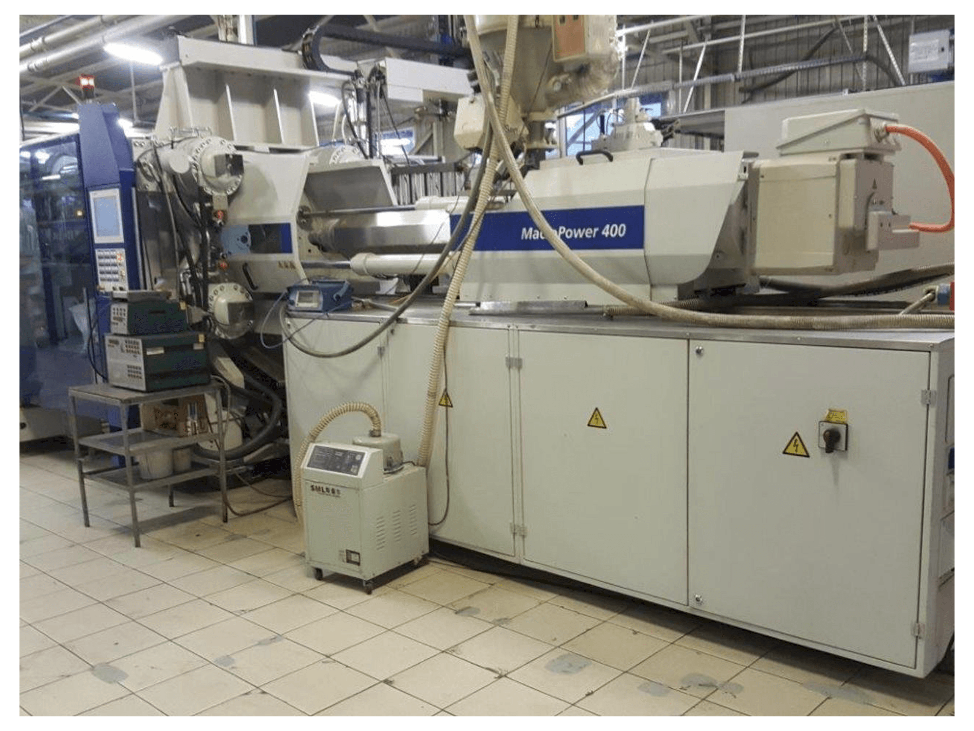 A Battenfeld Macro Power 400/3400 gép elölnézete