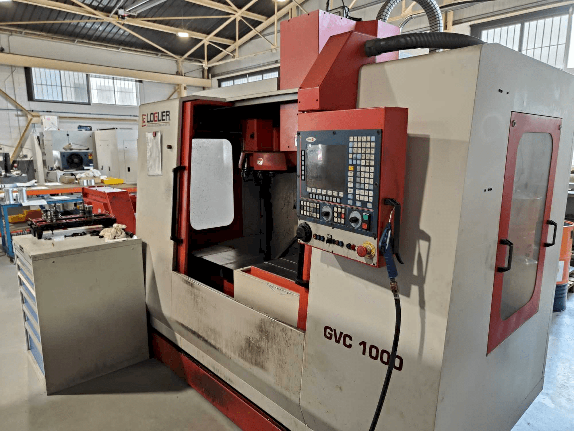 A LAGUN GVC 1000 gép elölnézete