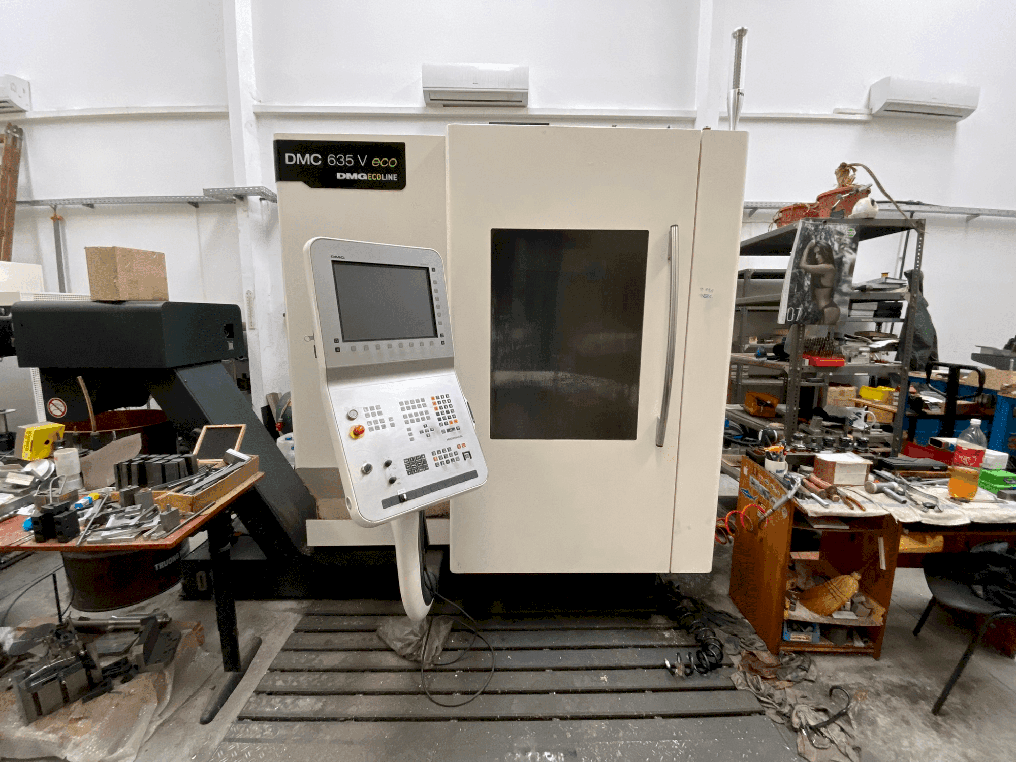 A DMG MORI DMC 635 V eco gép elölnézete