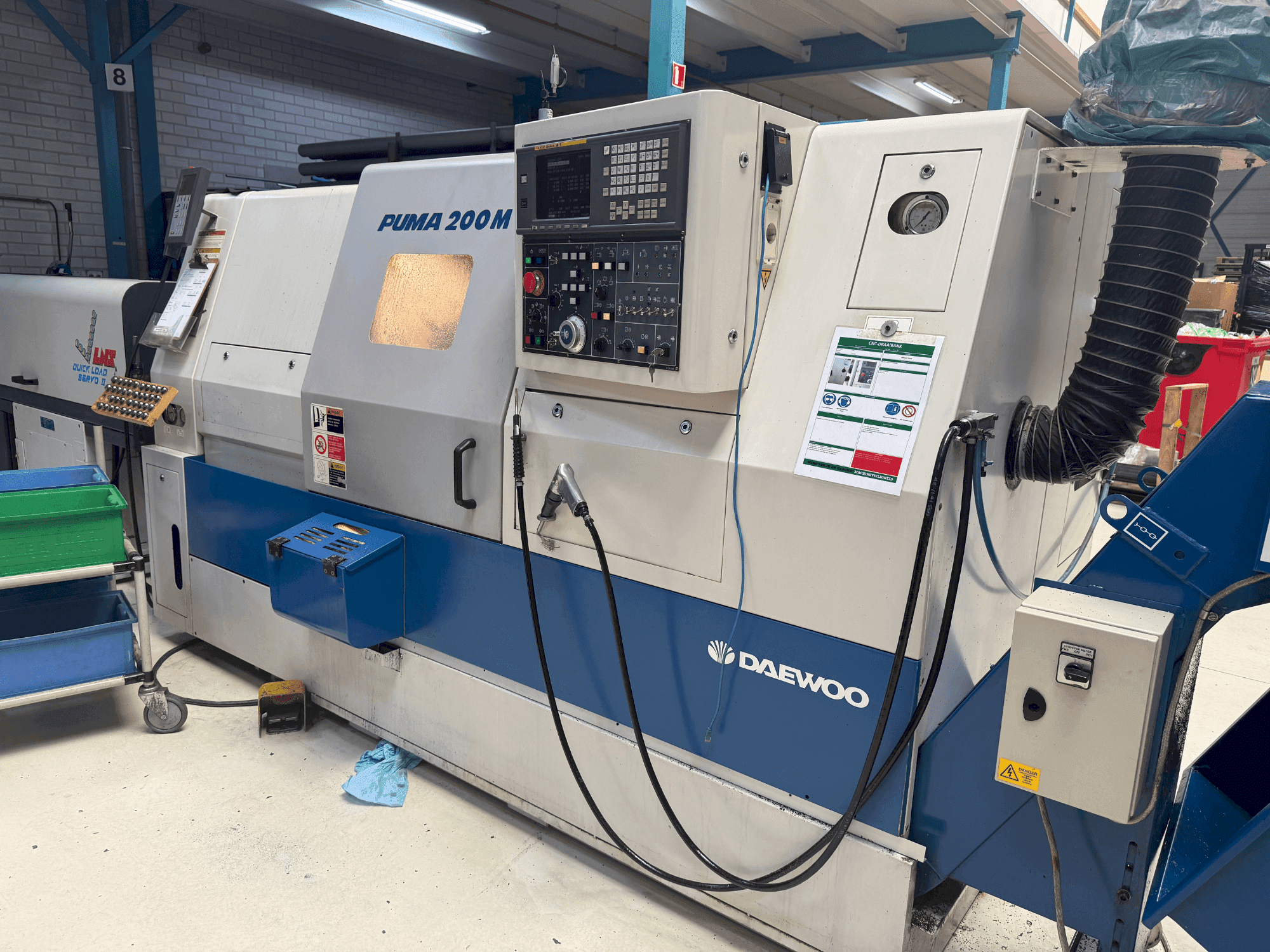 A DAEWOO Puma 200 LMC gép elölnézete