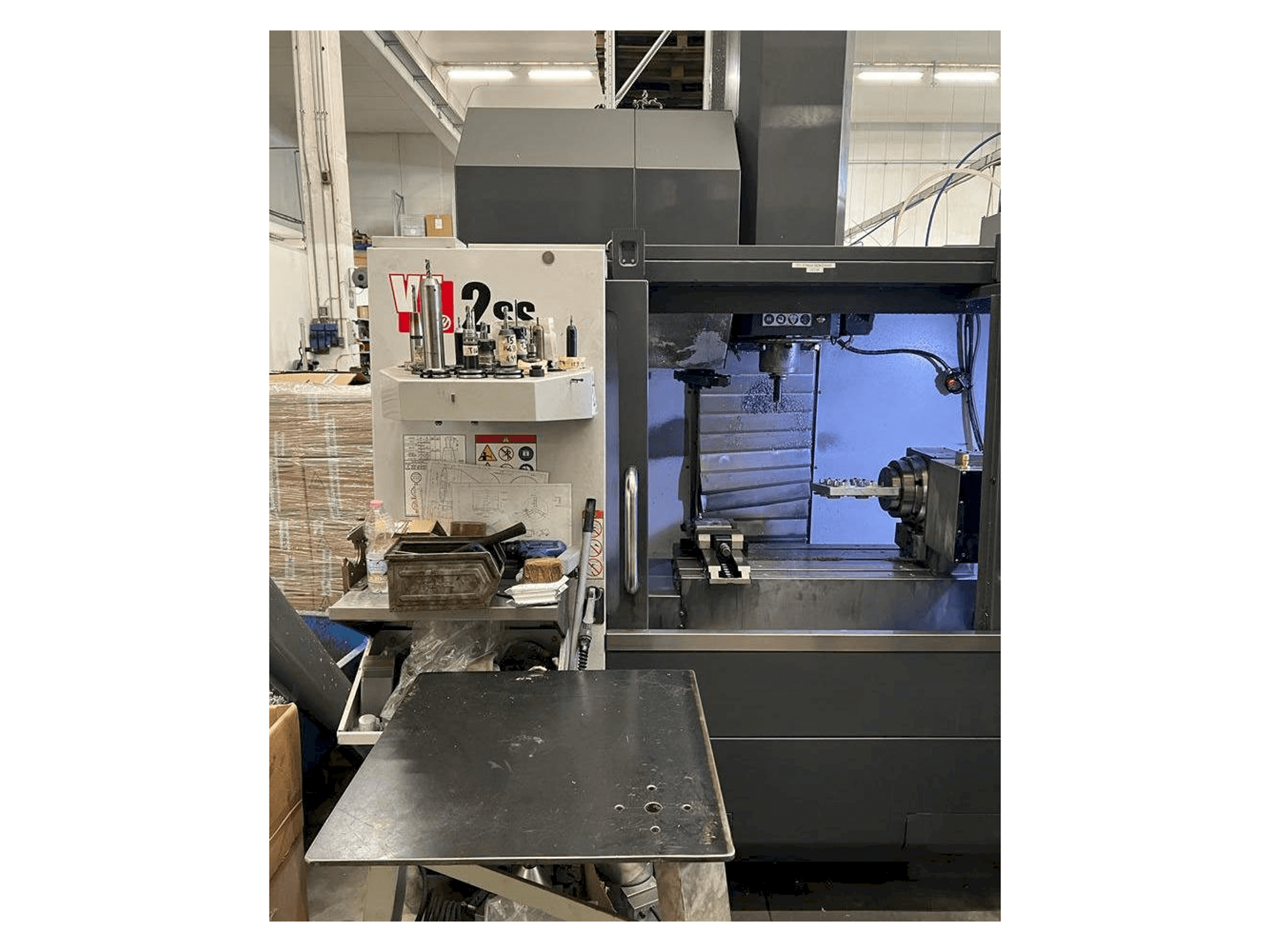 A HAAS VF-2SS gép elölnézete