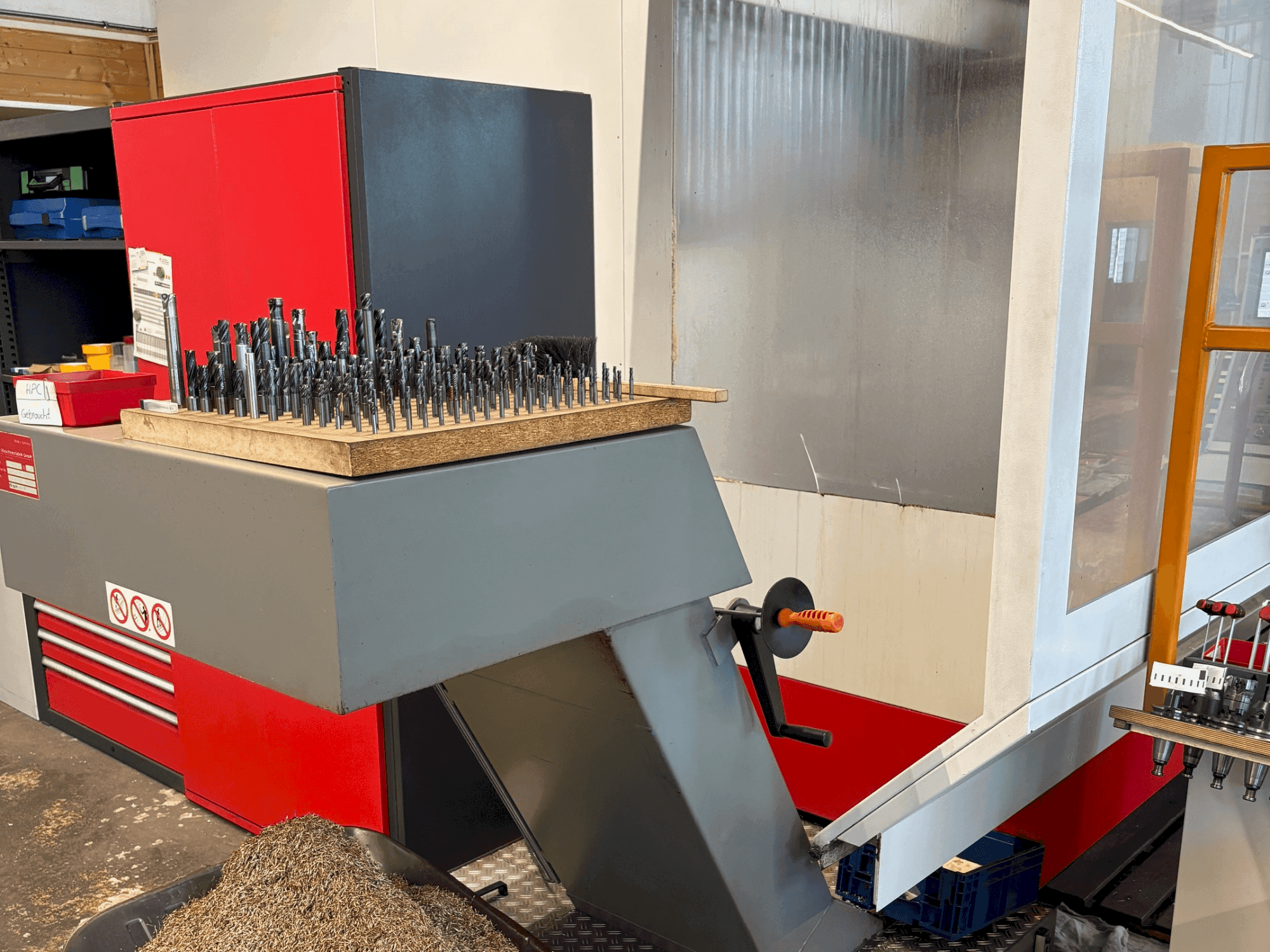 A HERMLE U1130 gép elölnézete