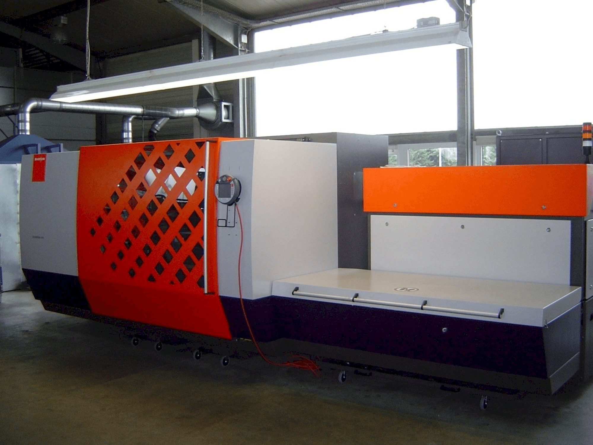 A Bystronic ByVention 3015 gép elölnézete