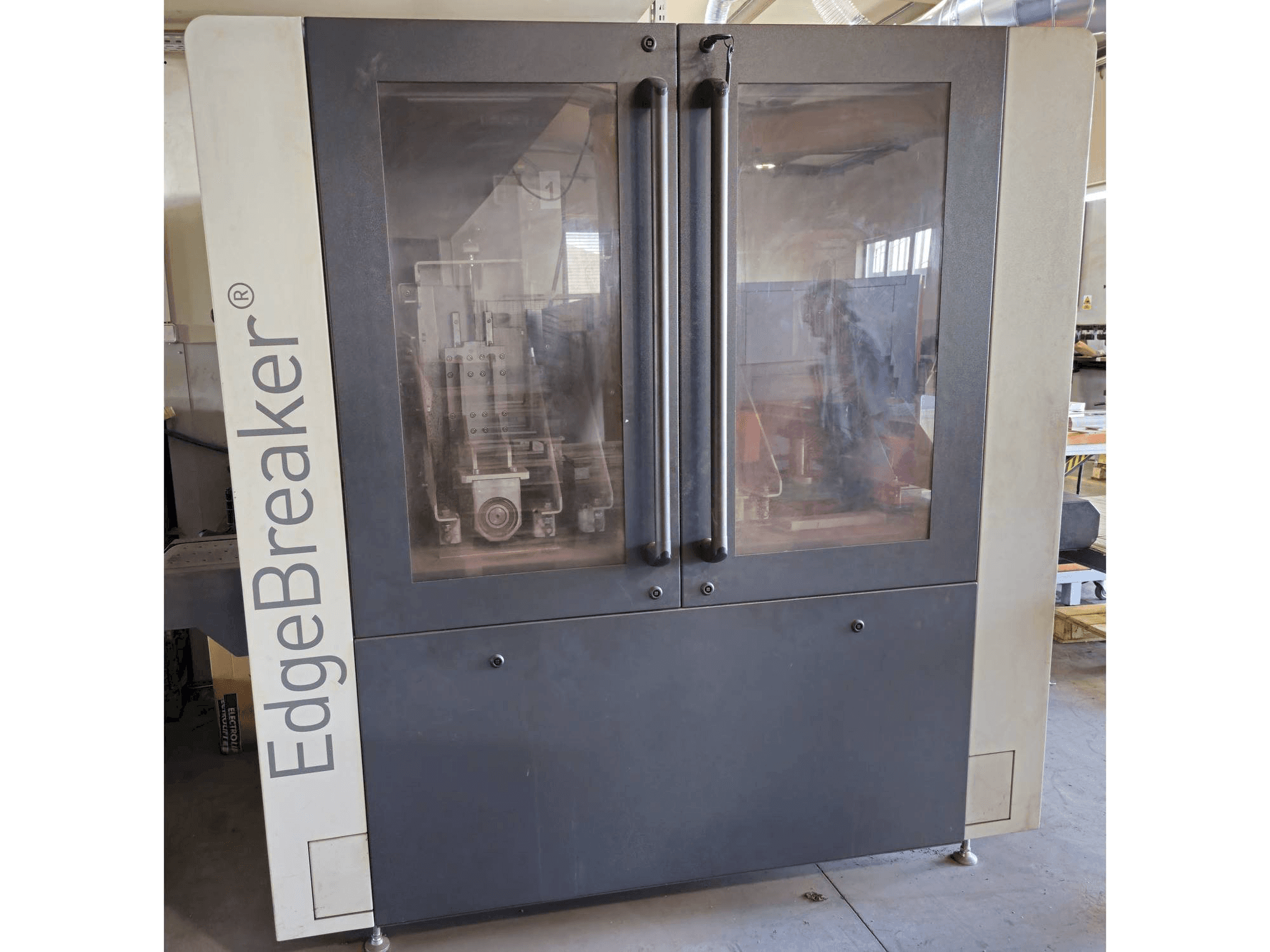 A ARKU EdgeBreaker 1000 gép elölnézete
