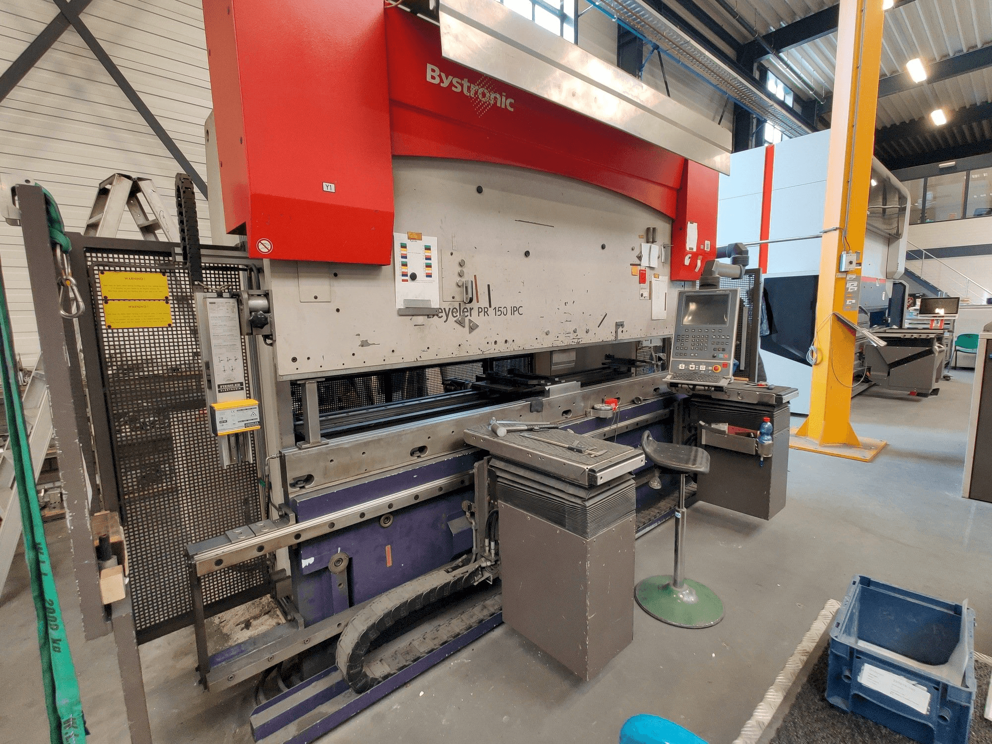 A Bystronic Beyeler PR 150x3100 gép oldalnézete