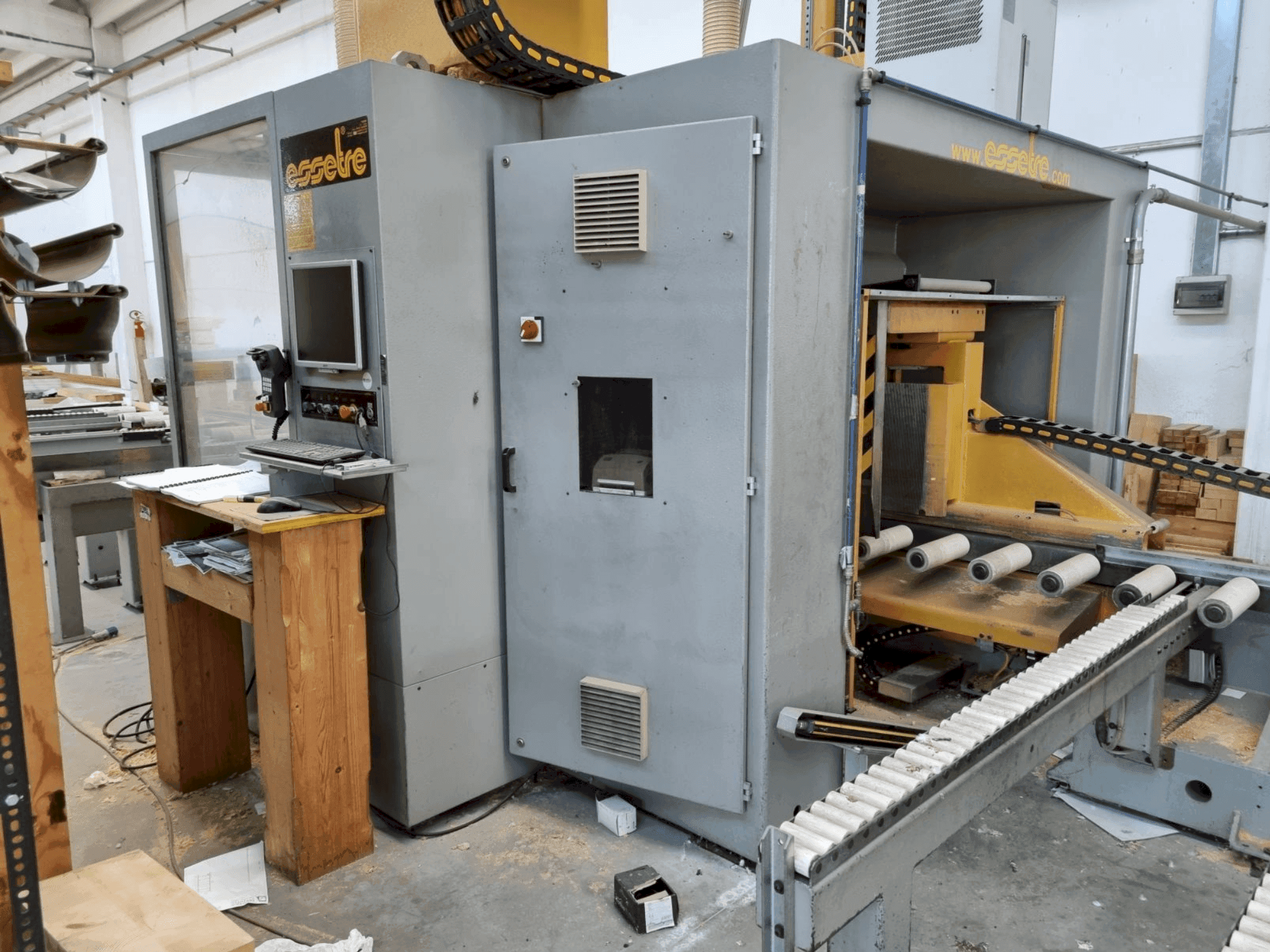 A ESSETRE TECHNO gép elölnézete