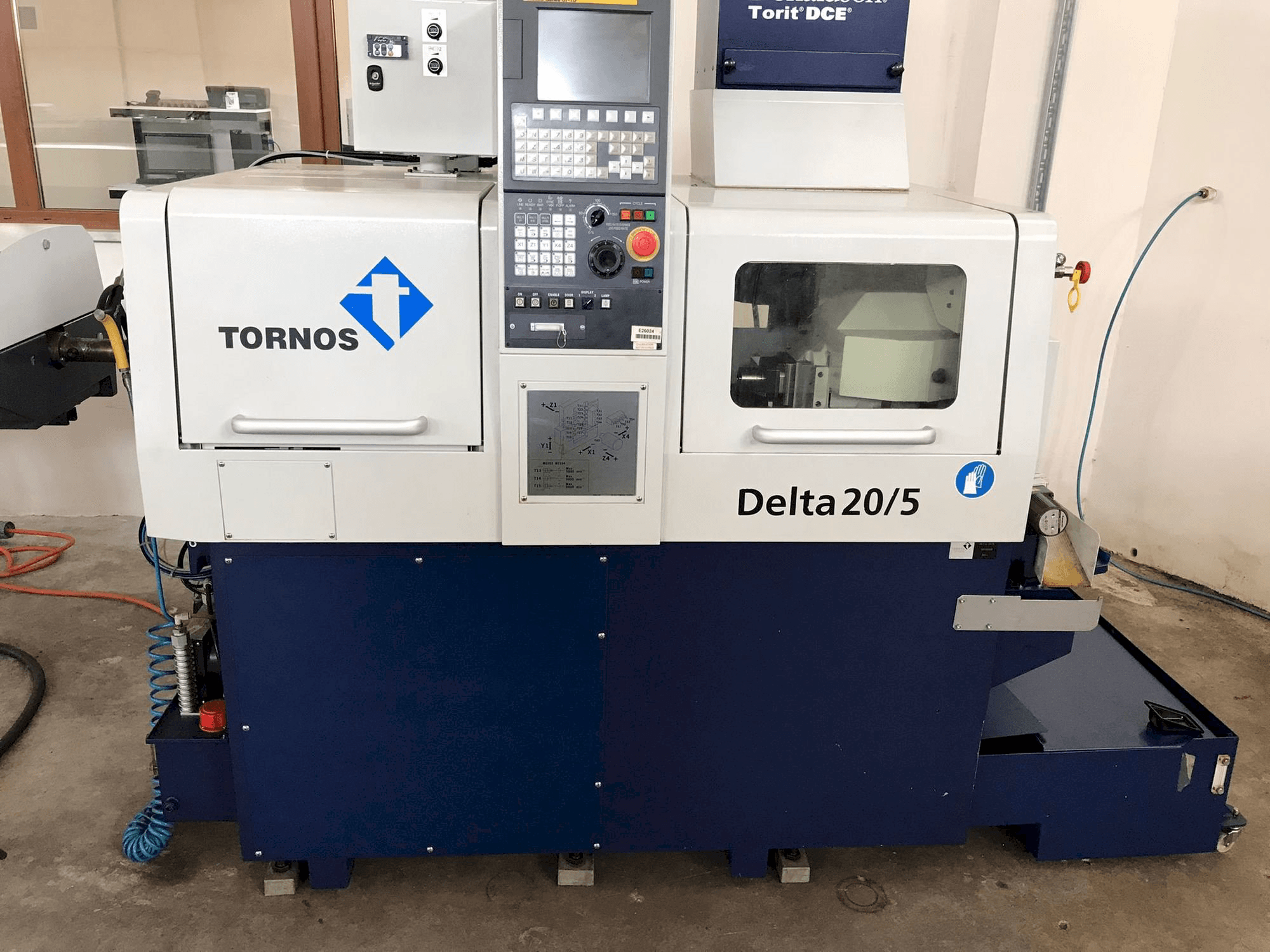 A Tornos Delta 20/5 gép elölnézete