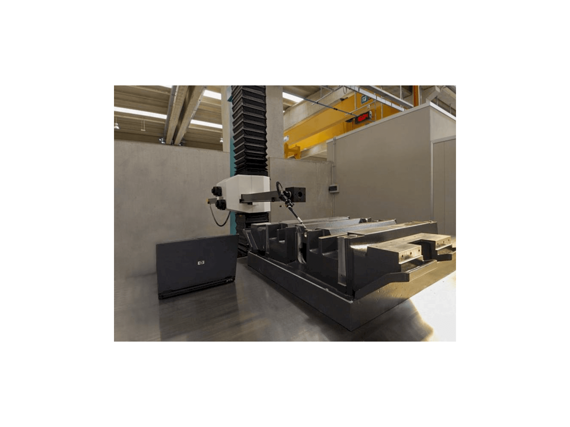 A Hexagon Metrology Poli Globo gép elölnézete