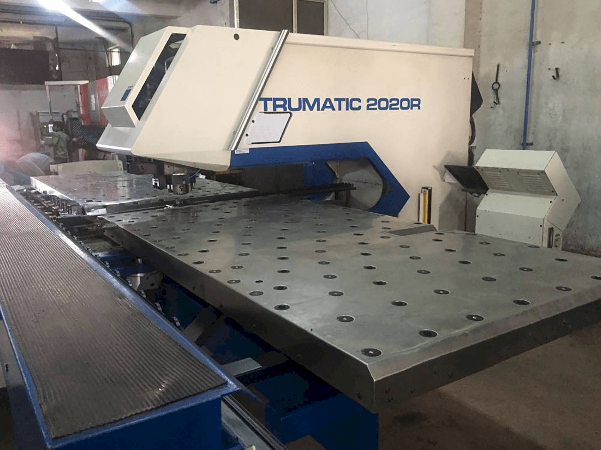 A Trumpf Trumatic 2020R gép jobb nézete
