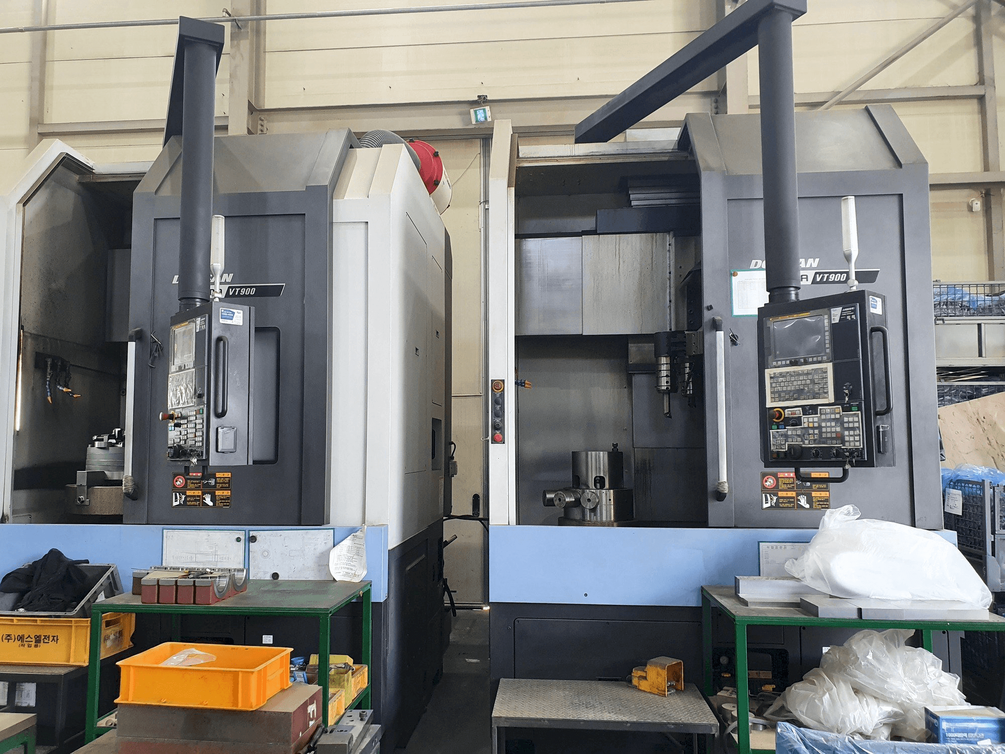 A Doosan PUMA VT900 gép elölnézete