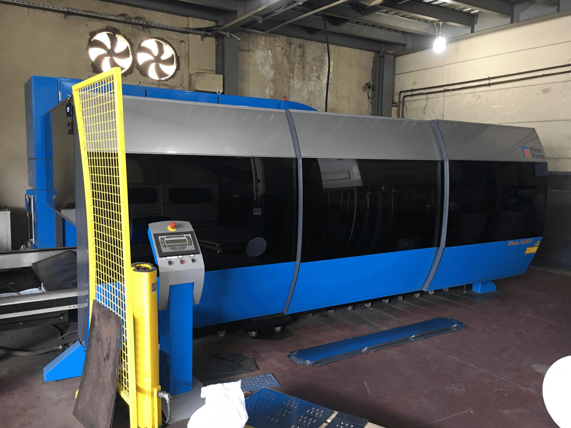 A Prima Power ZAPHIRO gép elölnézete