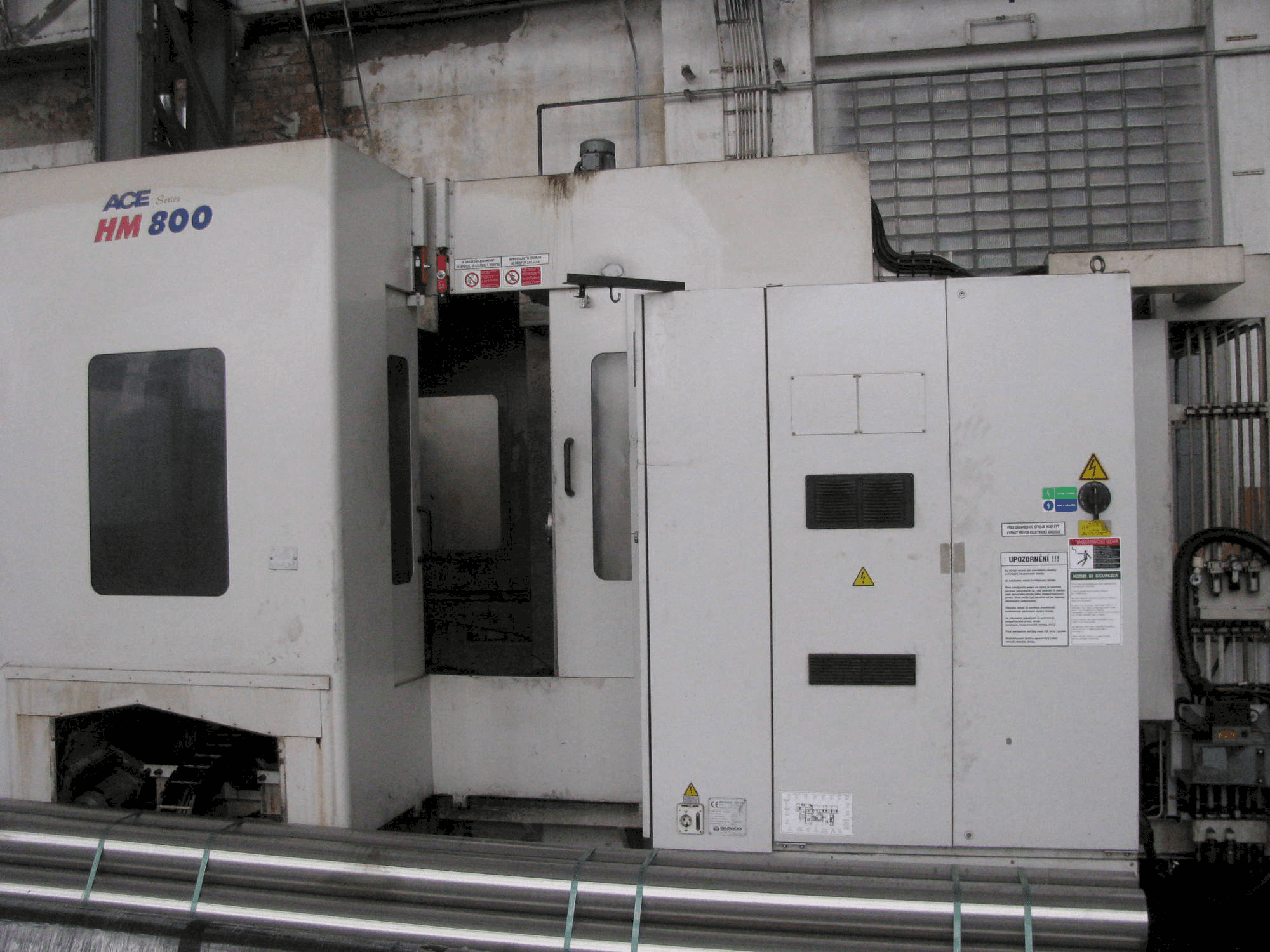 A DAEWOO ACE-HM 800 gép elölnézete